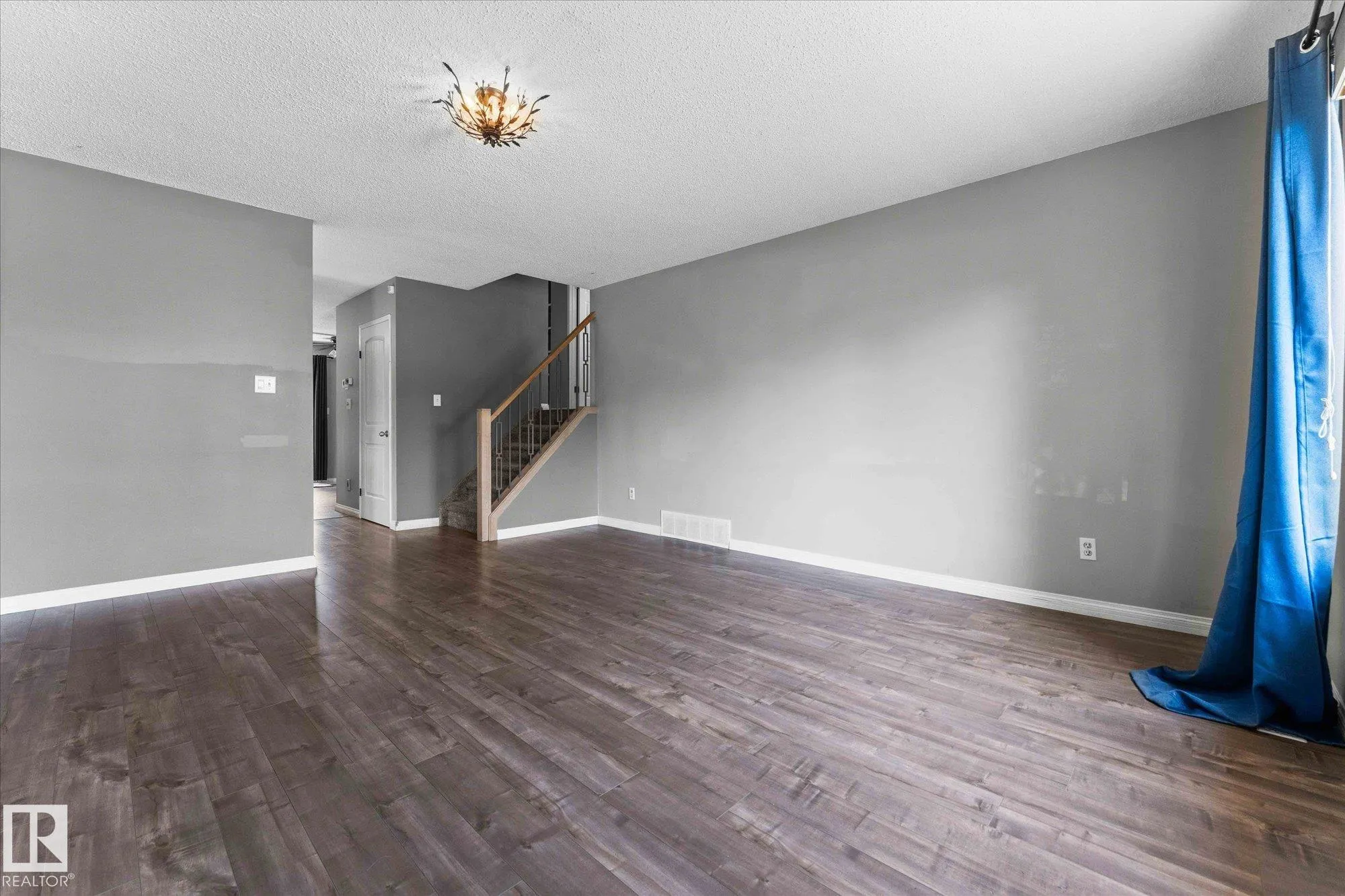 33 Westglen Crescent