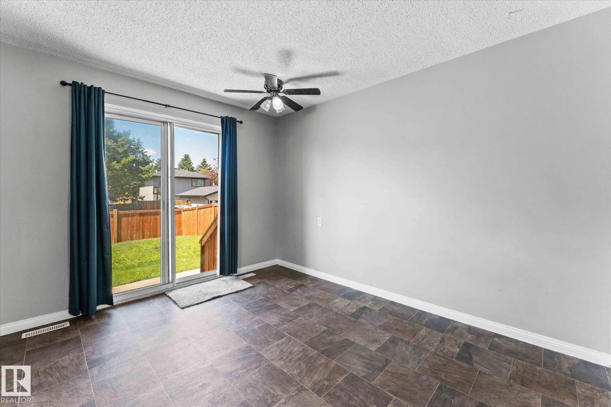 33 Westglen Crescent