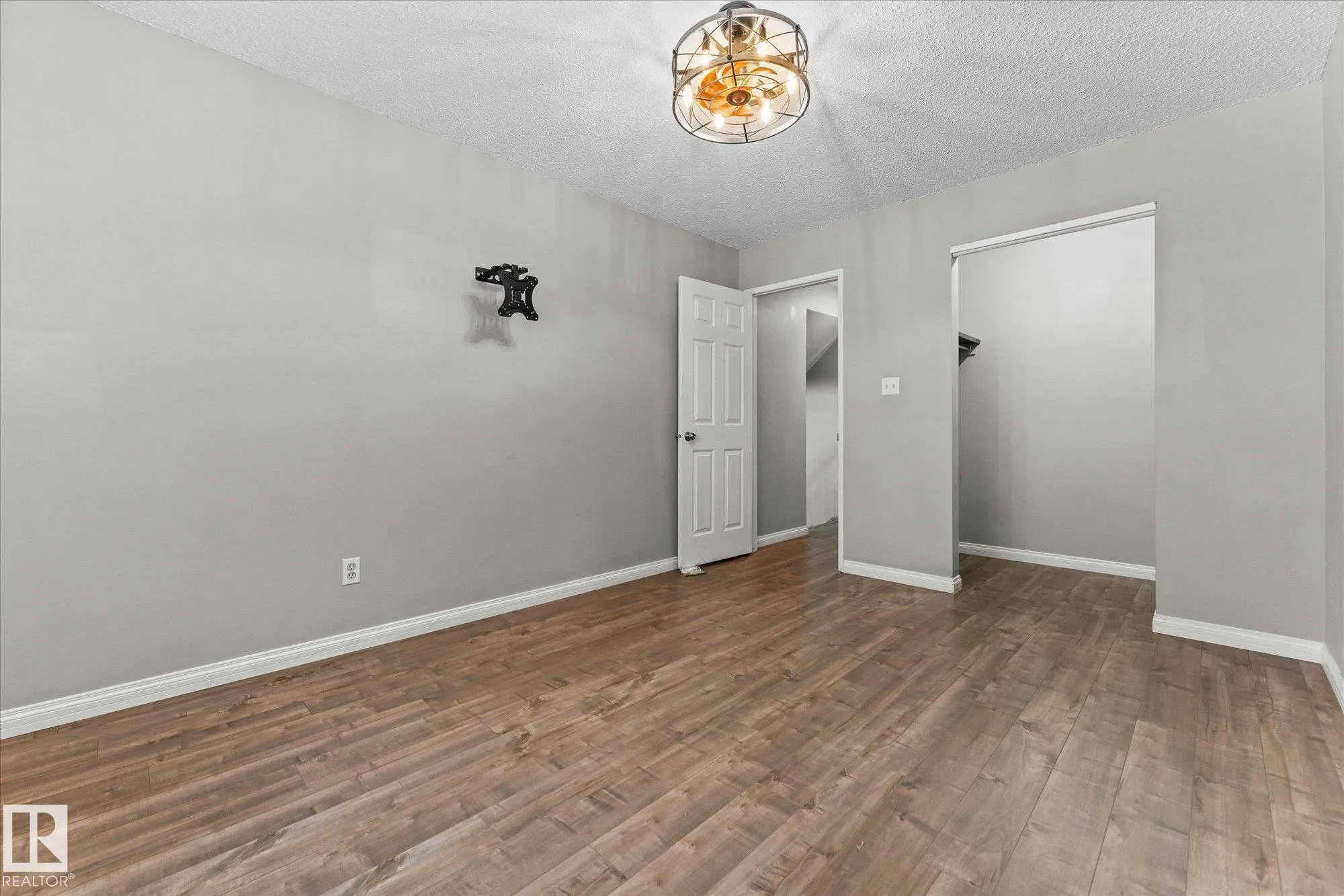33 Westglen Crescent