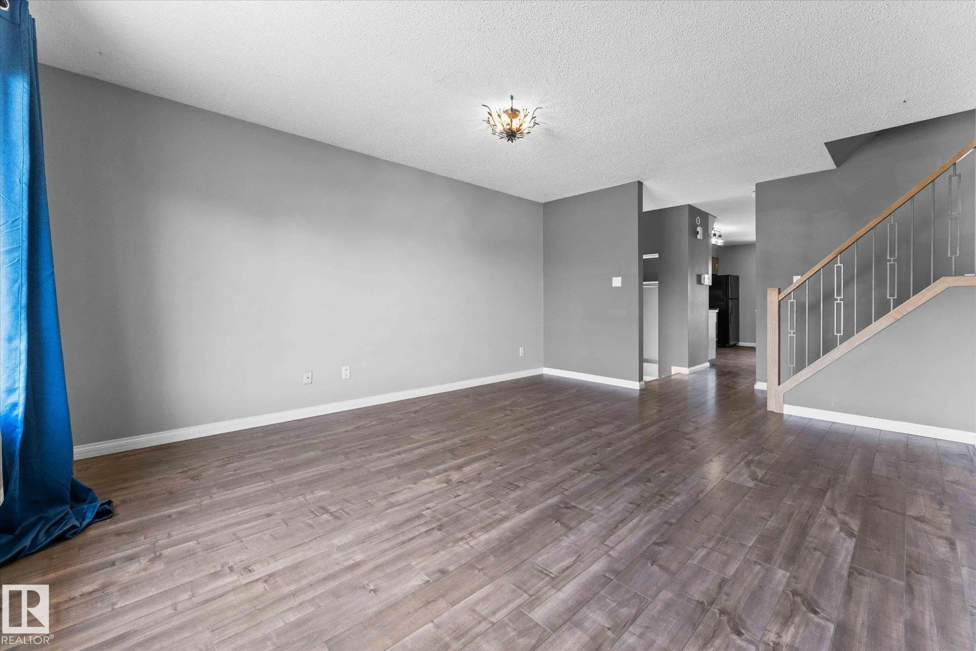 33 Westglen Crescent
