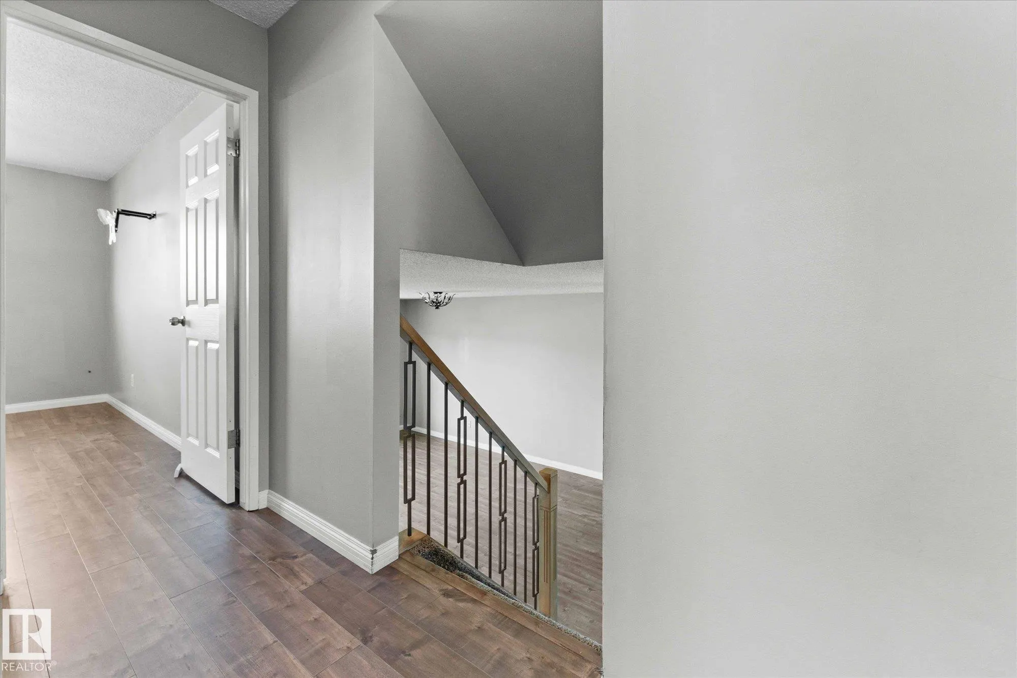33 Westglen Crescent