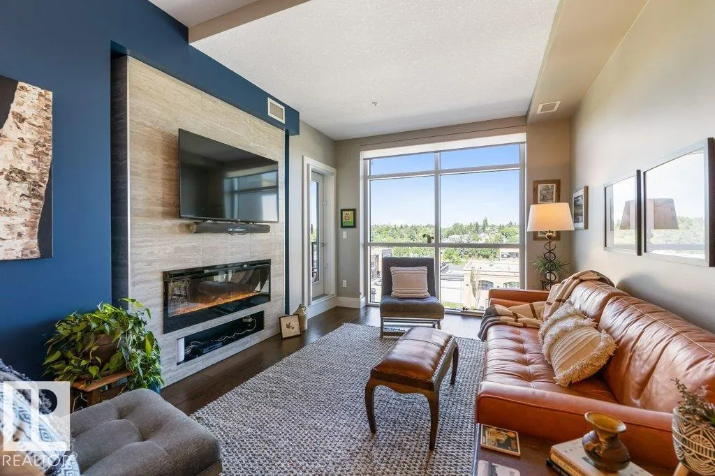 200 BELLEROSE Drive