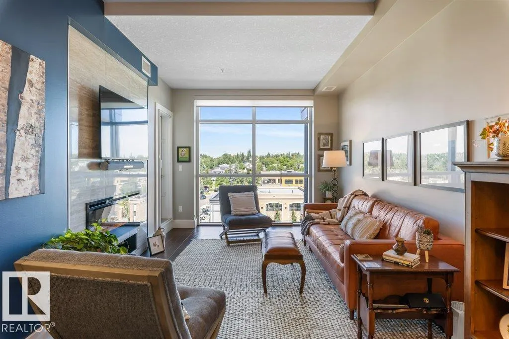 200 BELLEROSE Drive