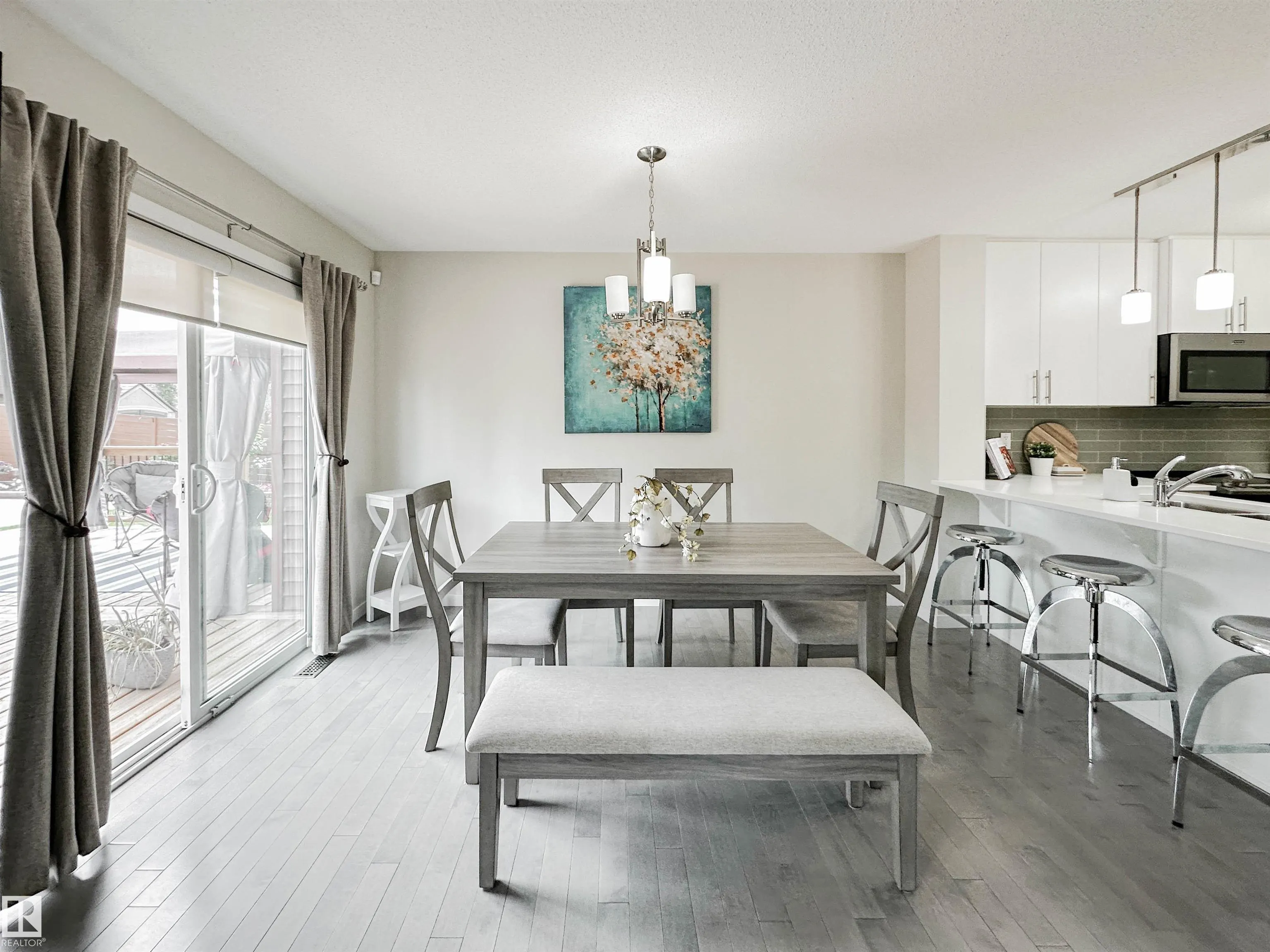 27 JAMES Crescent