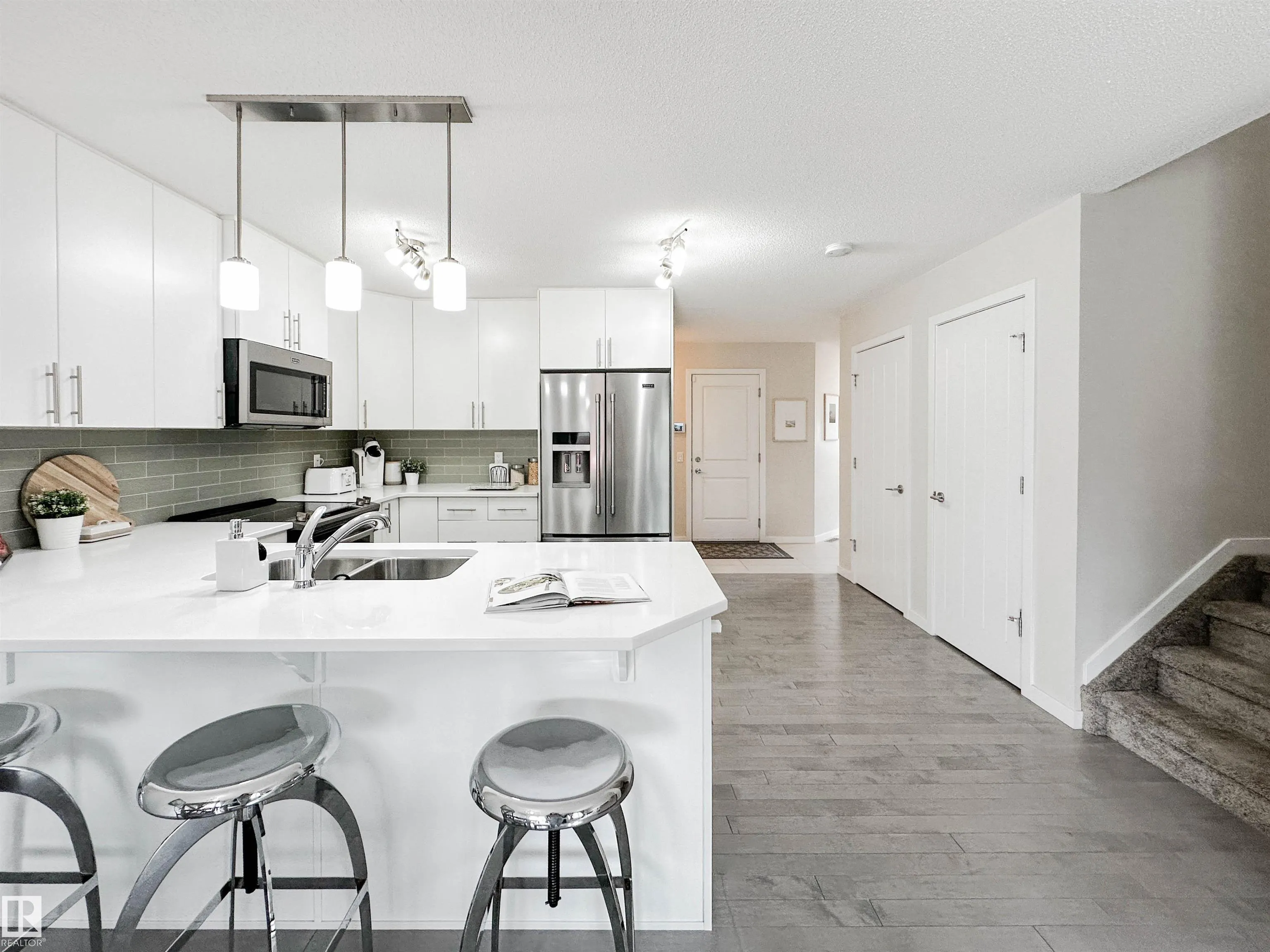 27 JAMES Crescent