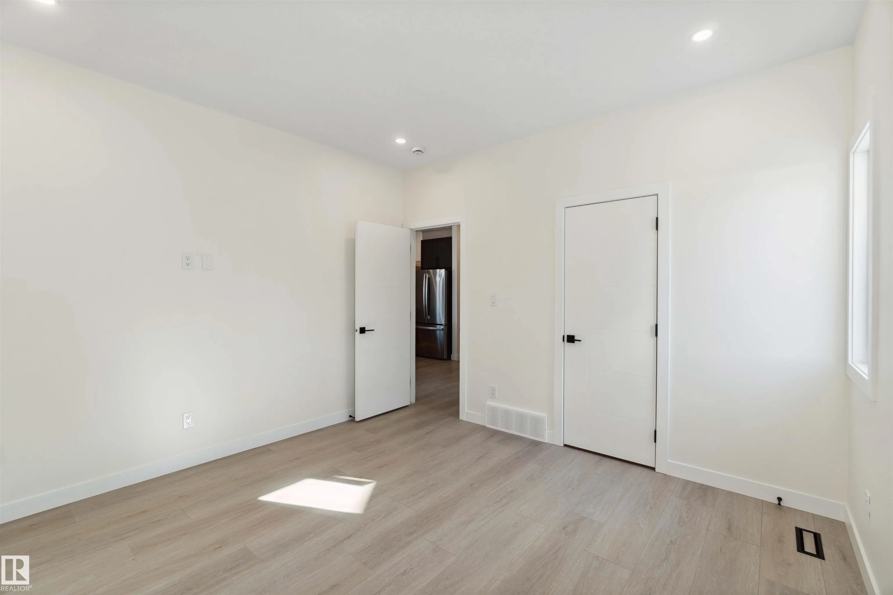 15 BRUNSWYCK Crescent