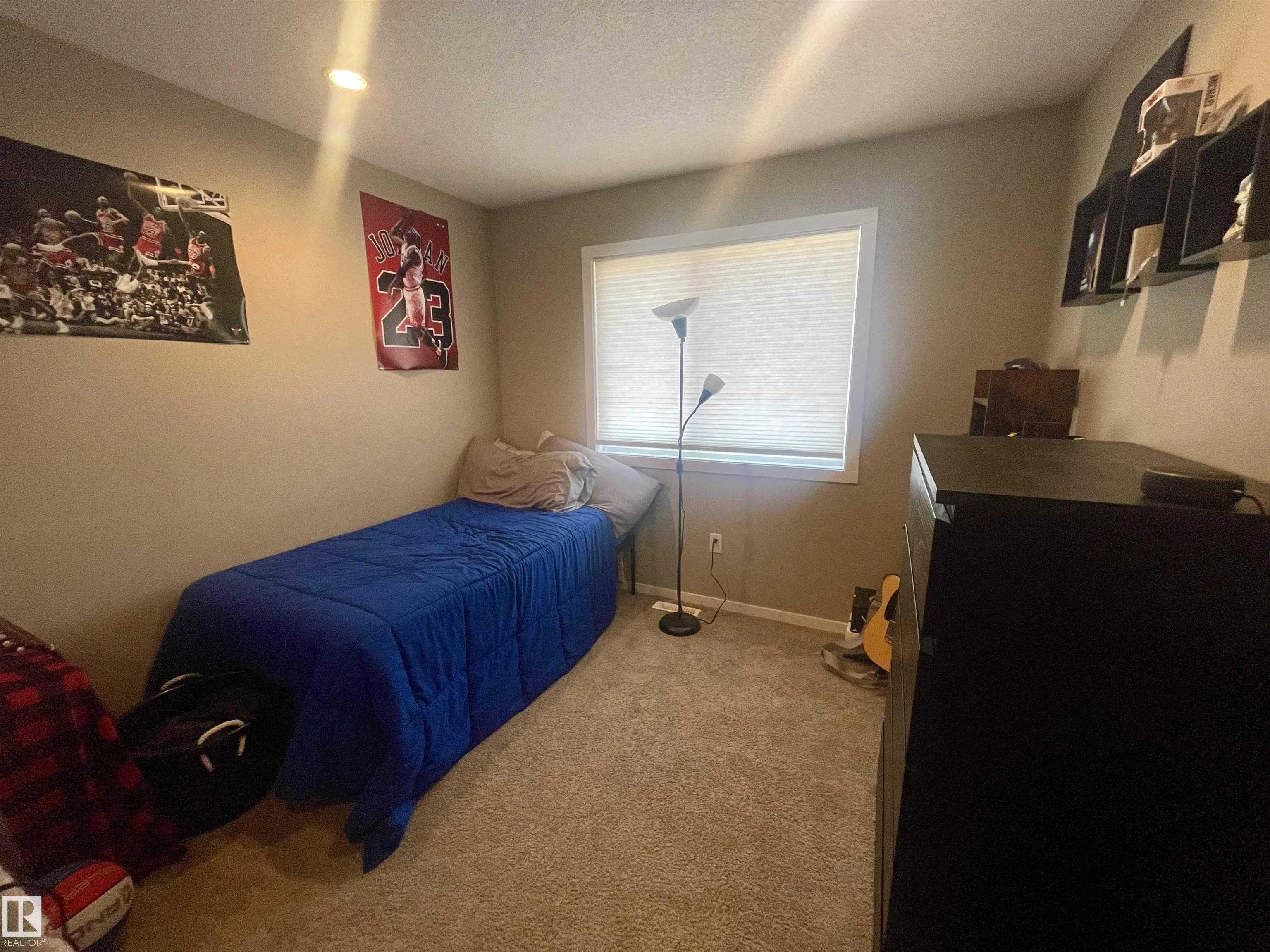 1075 ROSENTHAL Boulevard