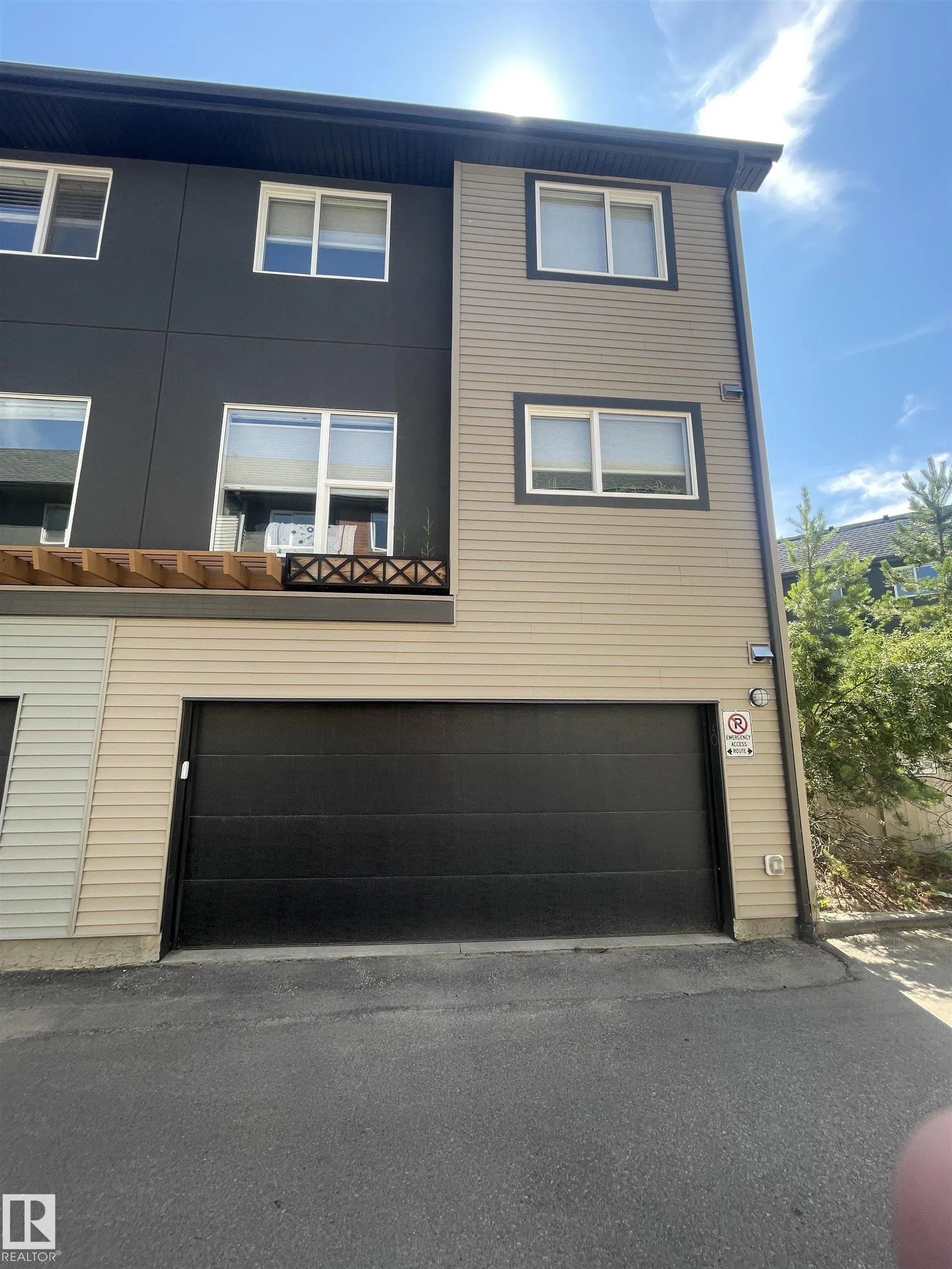 1075 ROSENTHAL Boulevard