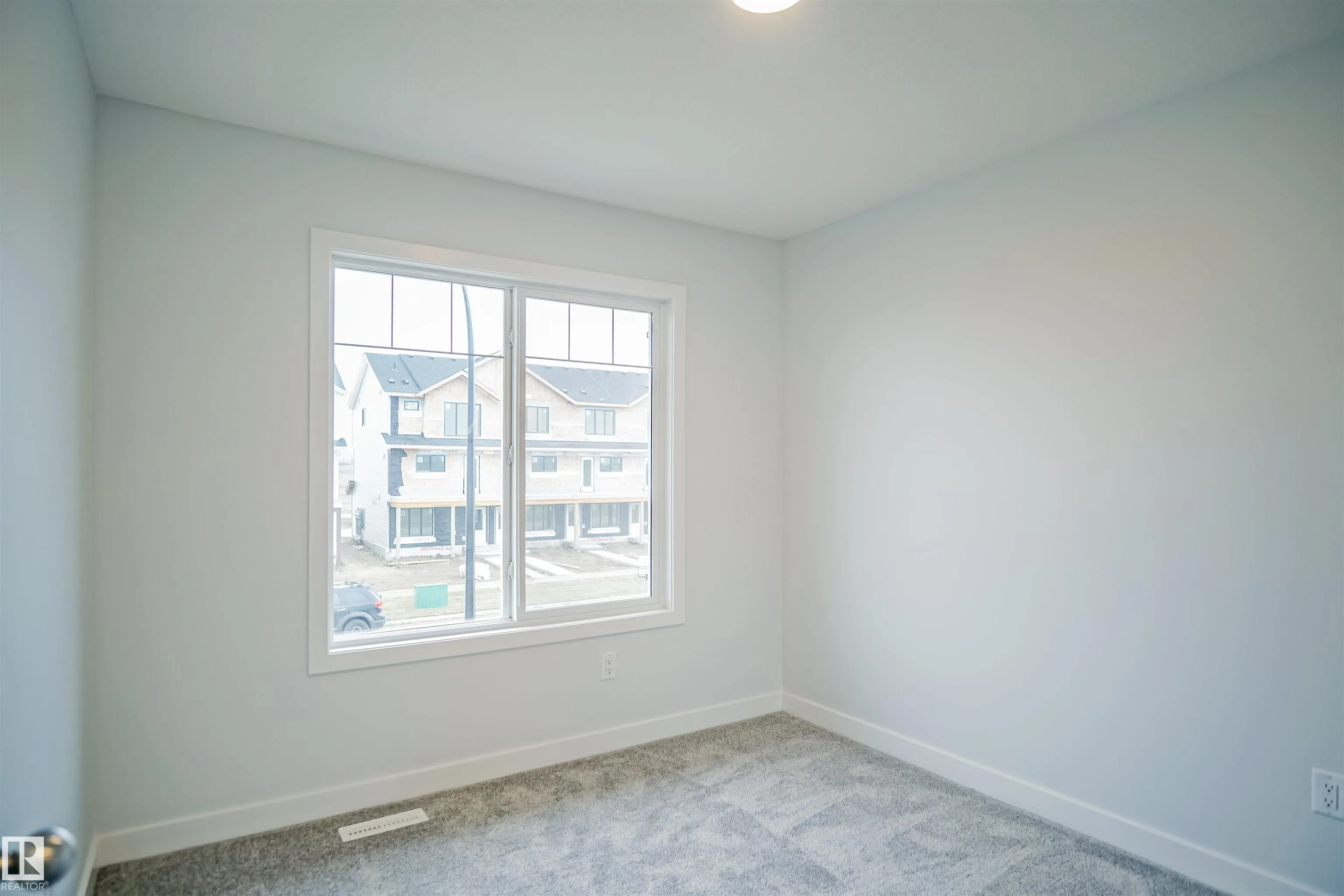 1072 MCLEOD Avenue