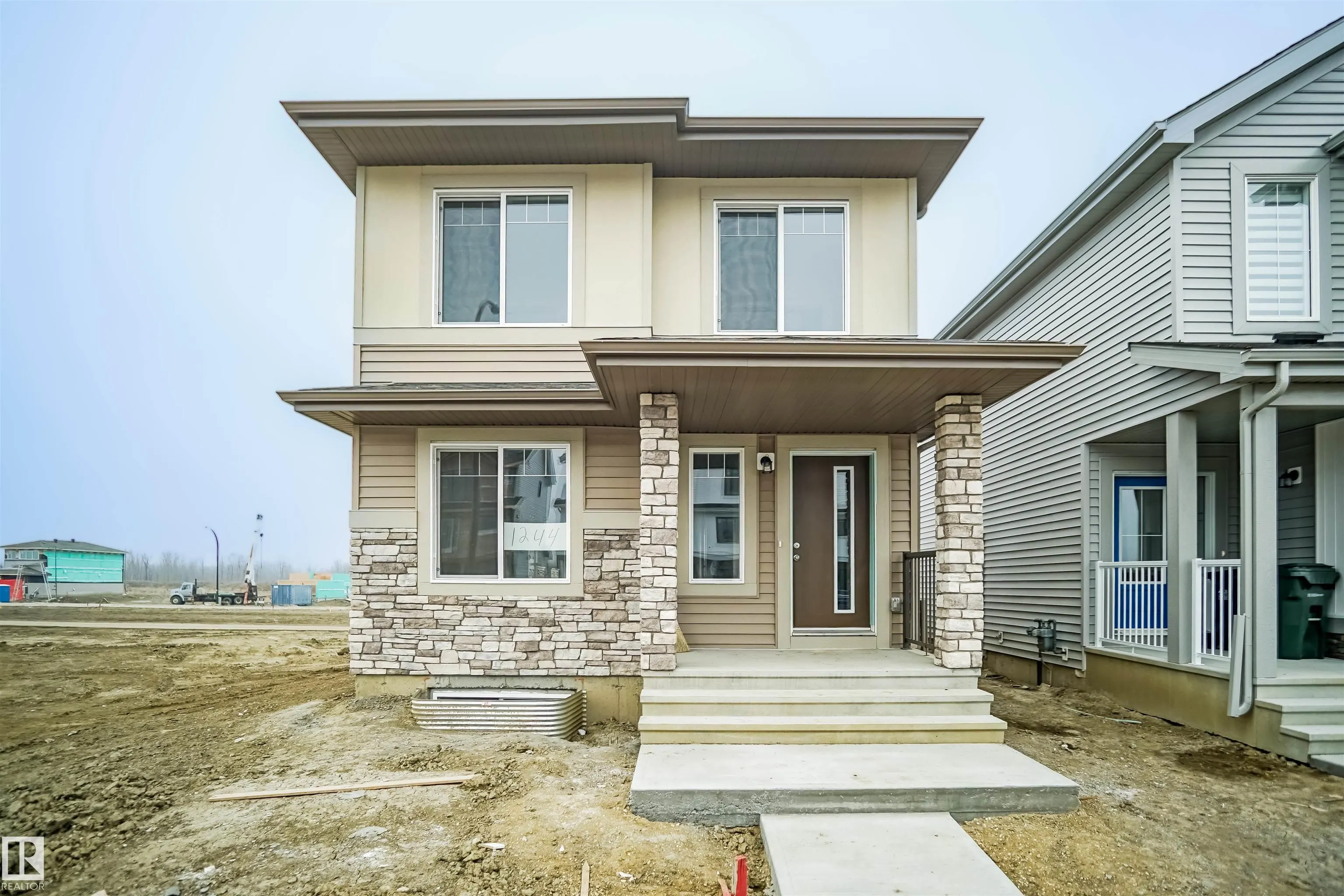 1072 MCLEOD Avenue
