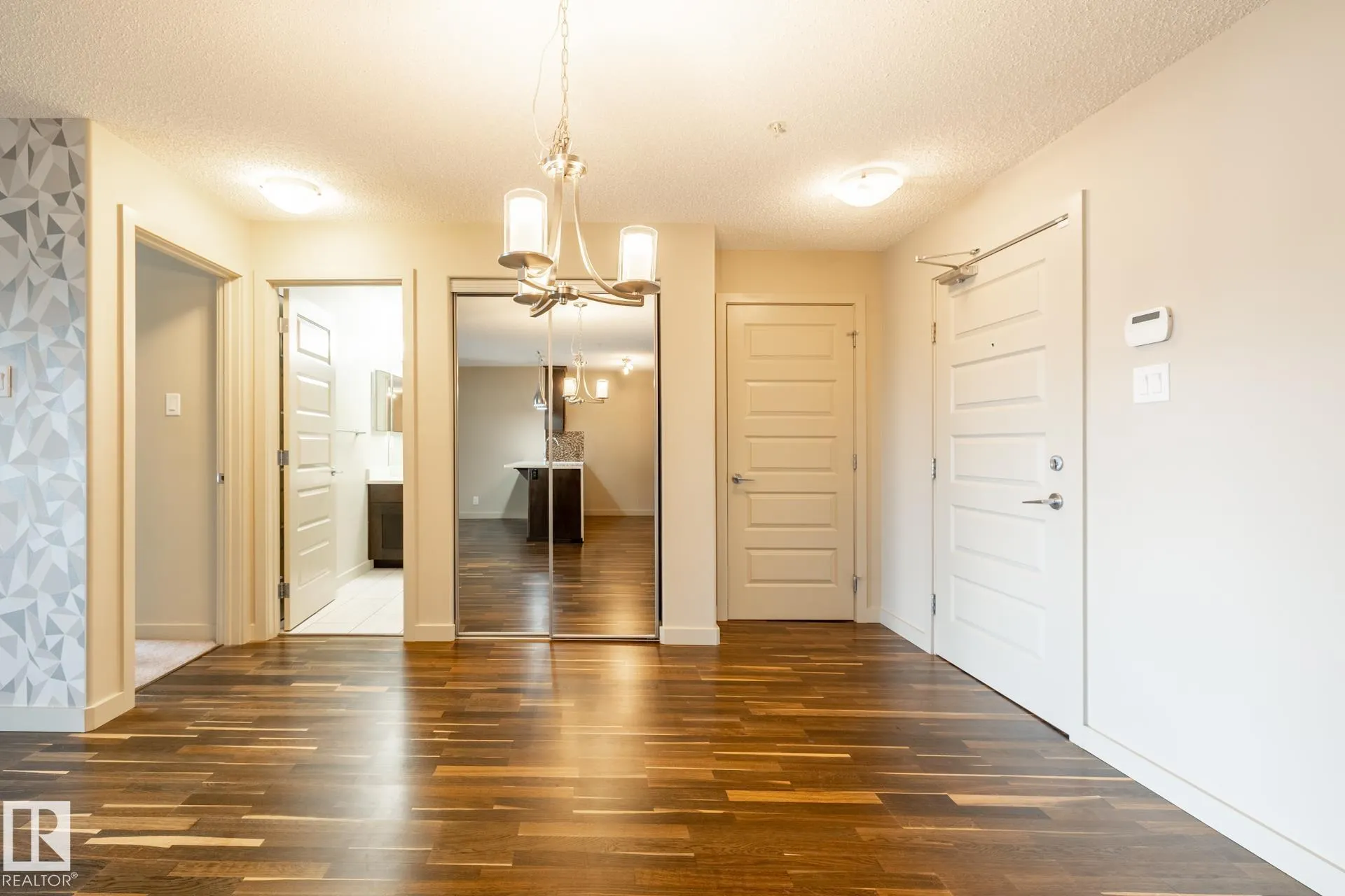 4008 SAVARYN Drive