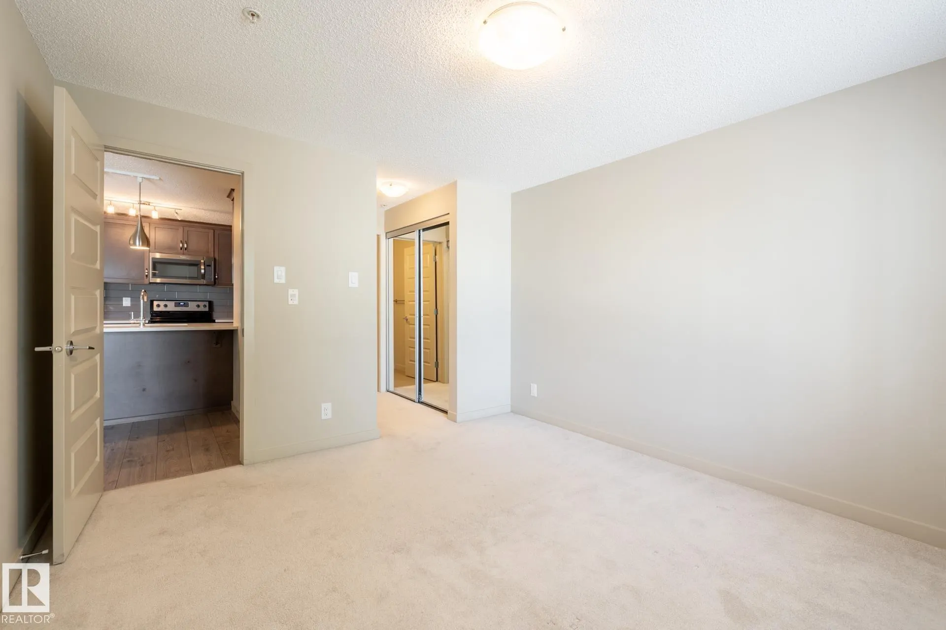 4008 SAVARYN Drive