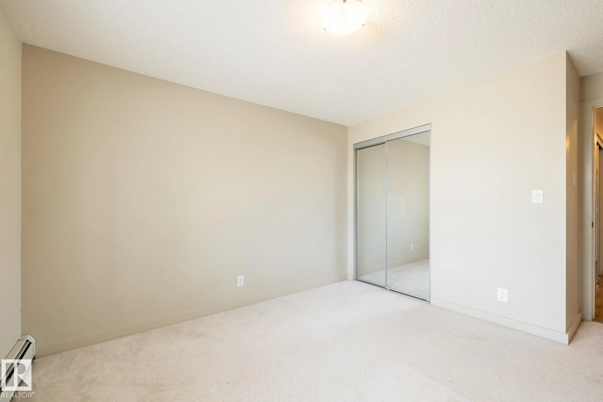 4008 SAVARYN Drive