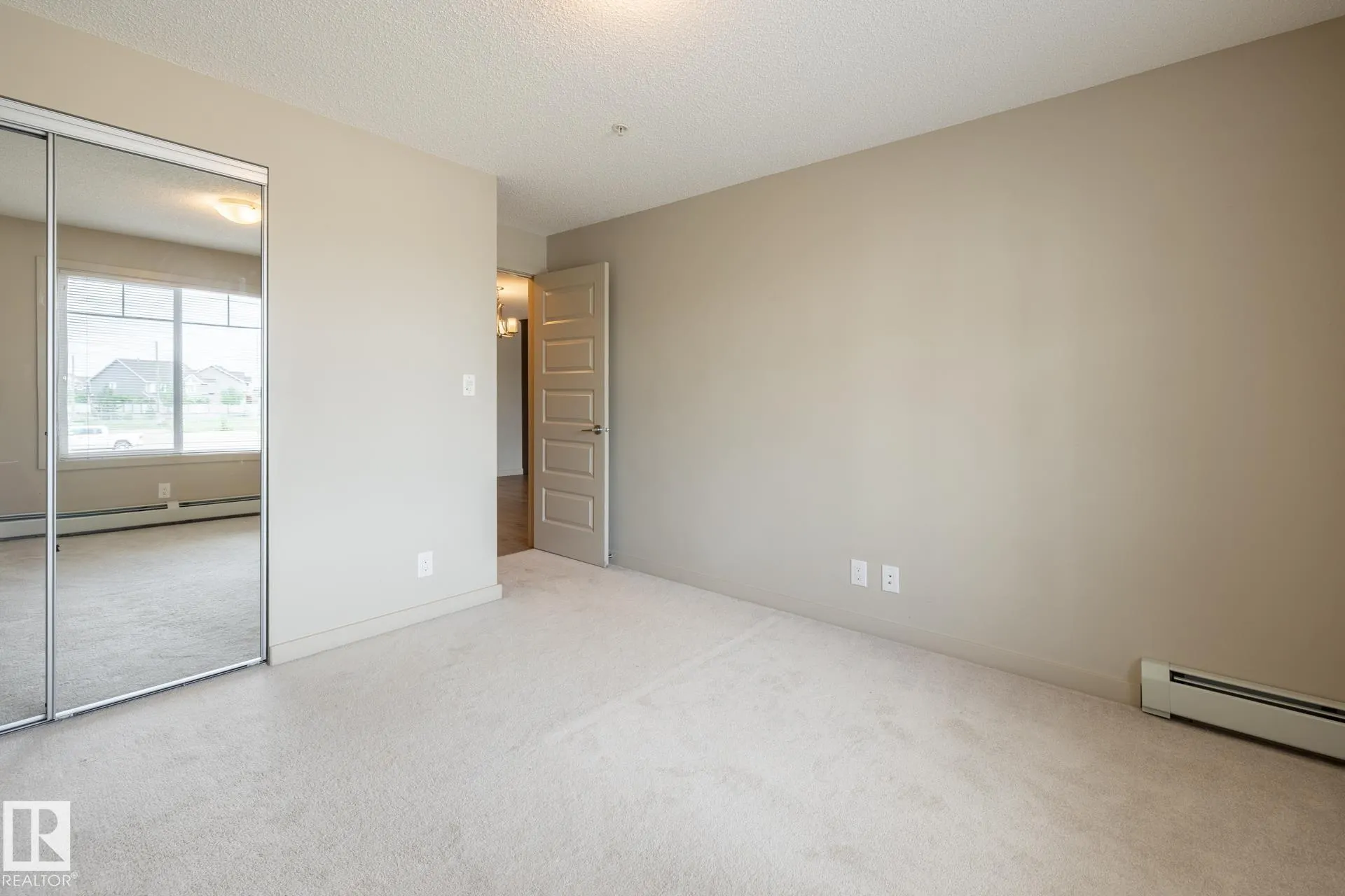 4008 SAVARYN Drive