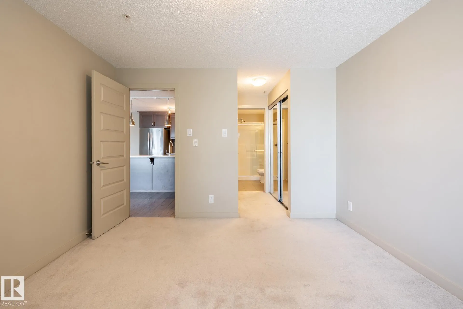 4008 SAVARYN Drive
