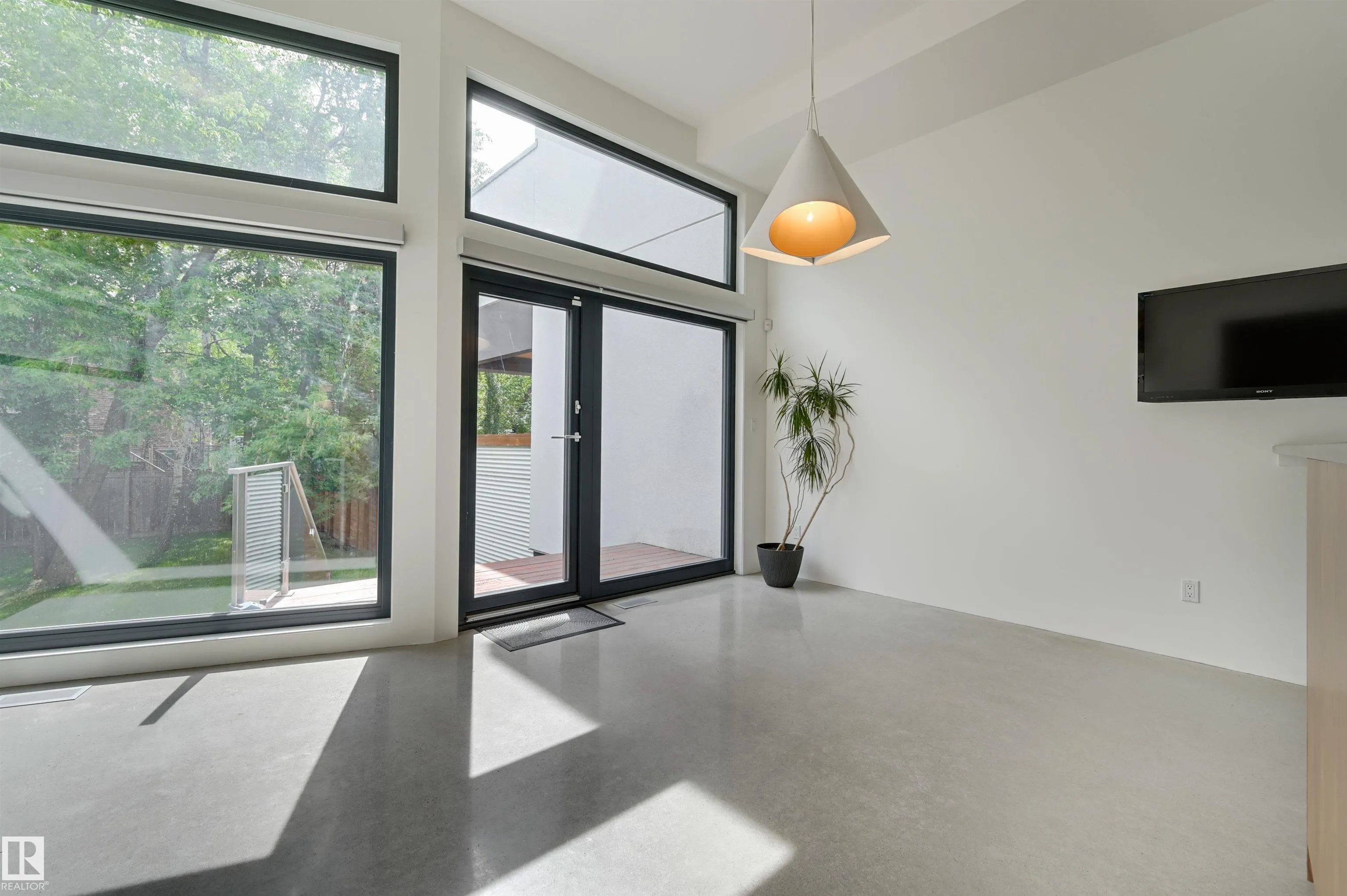 50 SYLVANCROFT Lane