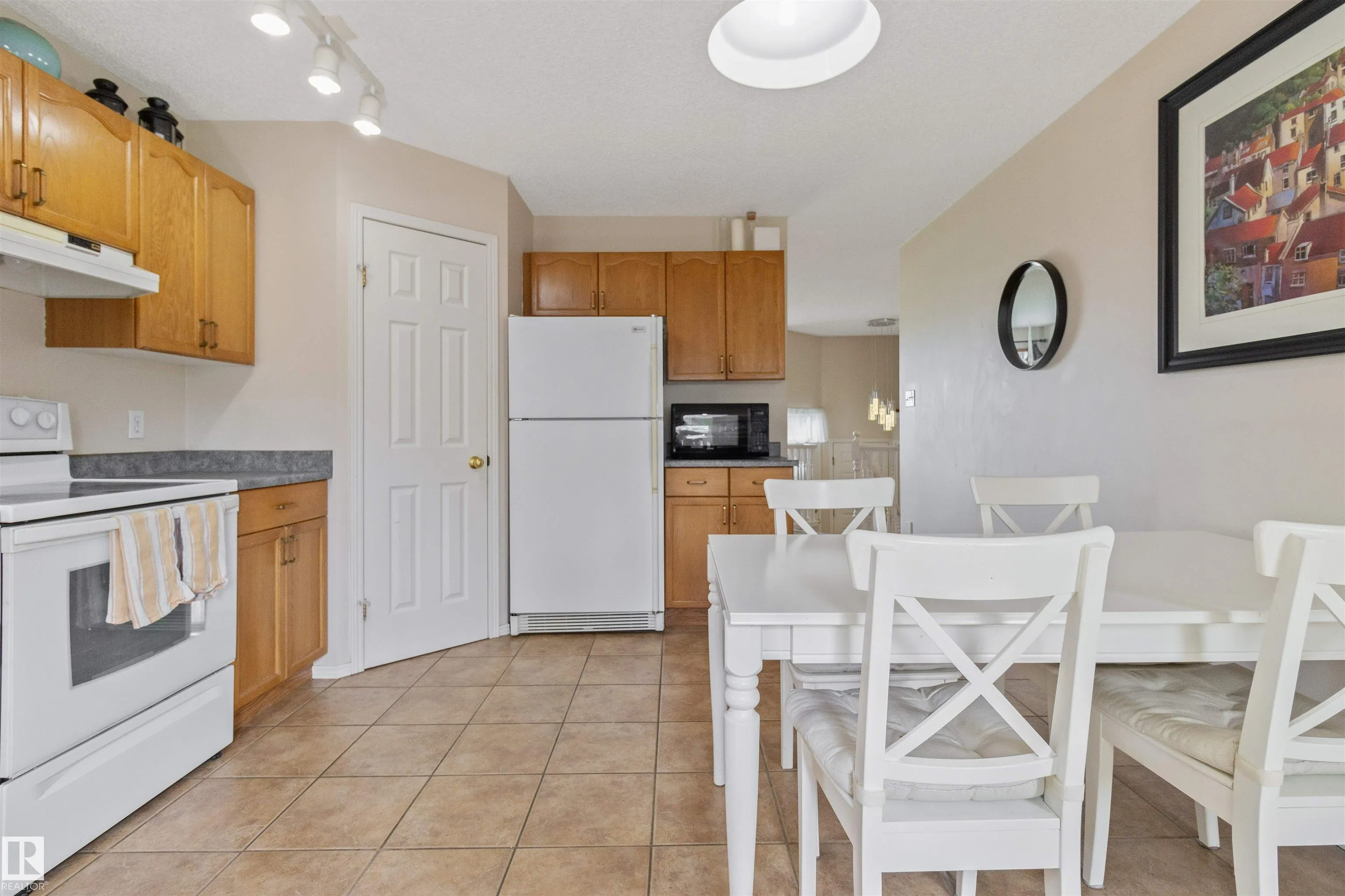 32 FOXHAVEN Court