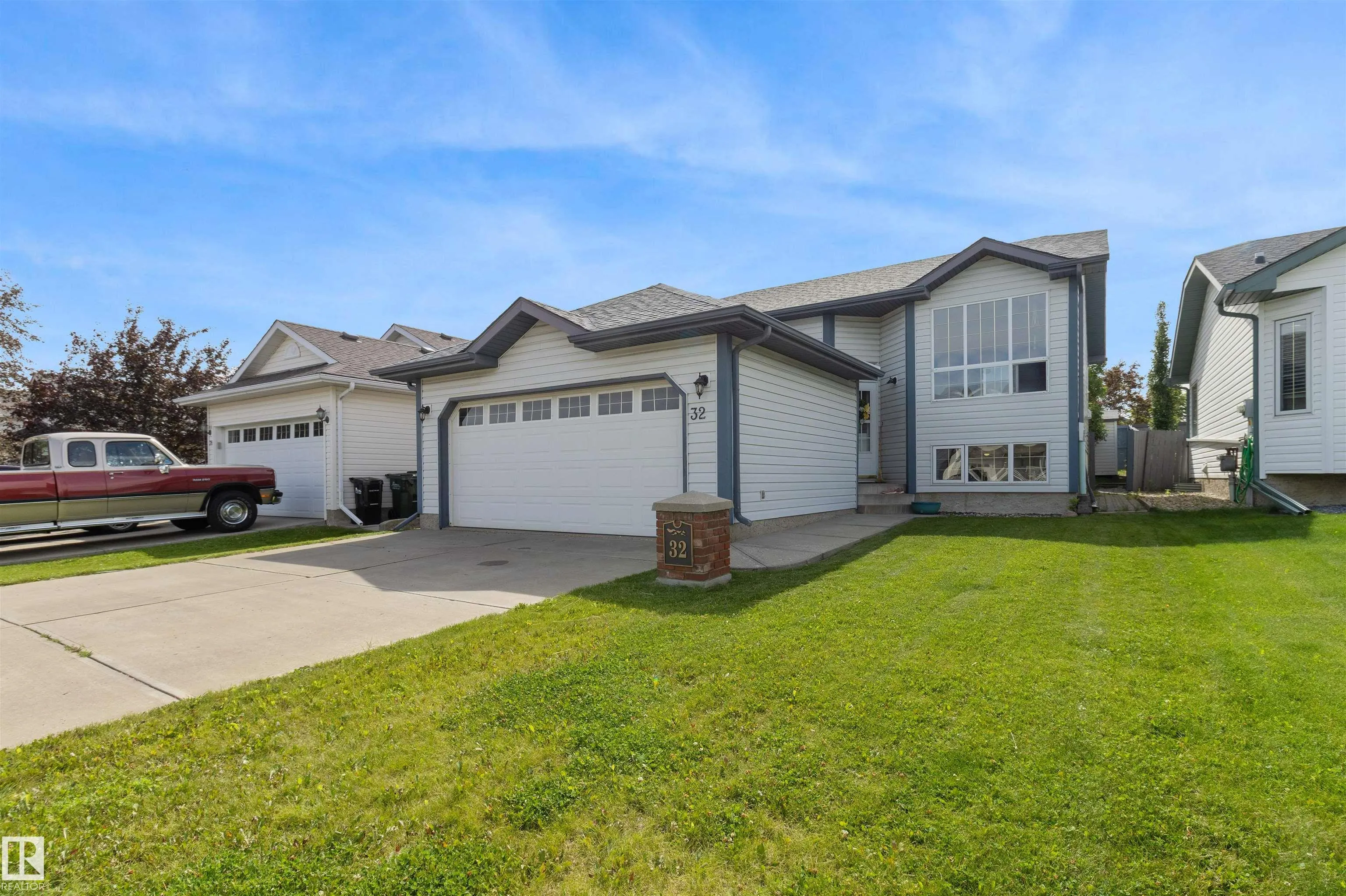 32 FOXHAVEN Court