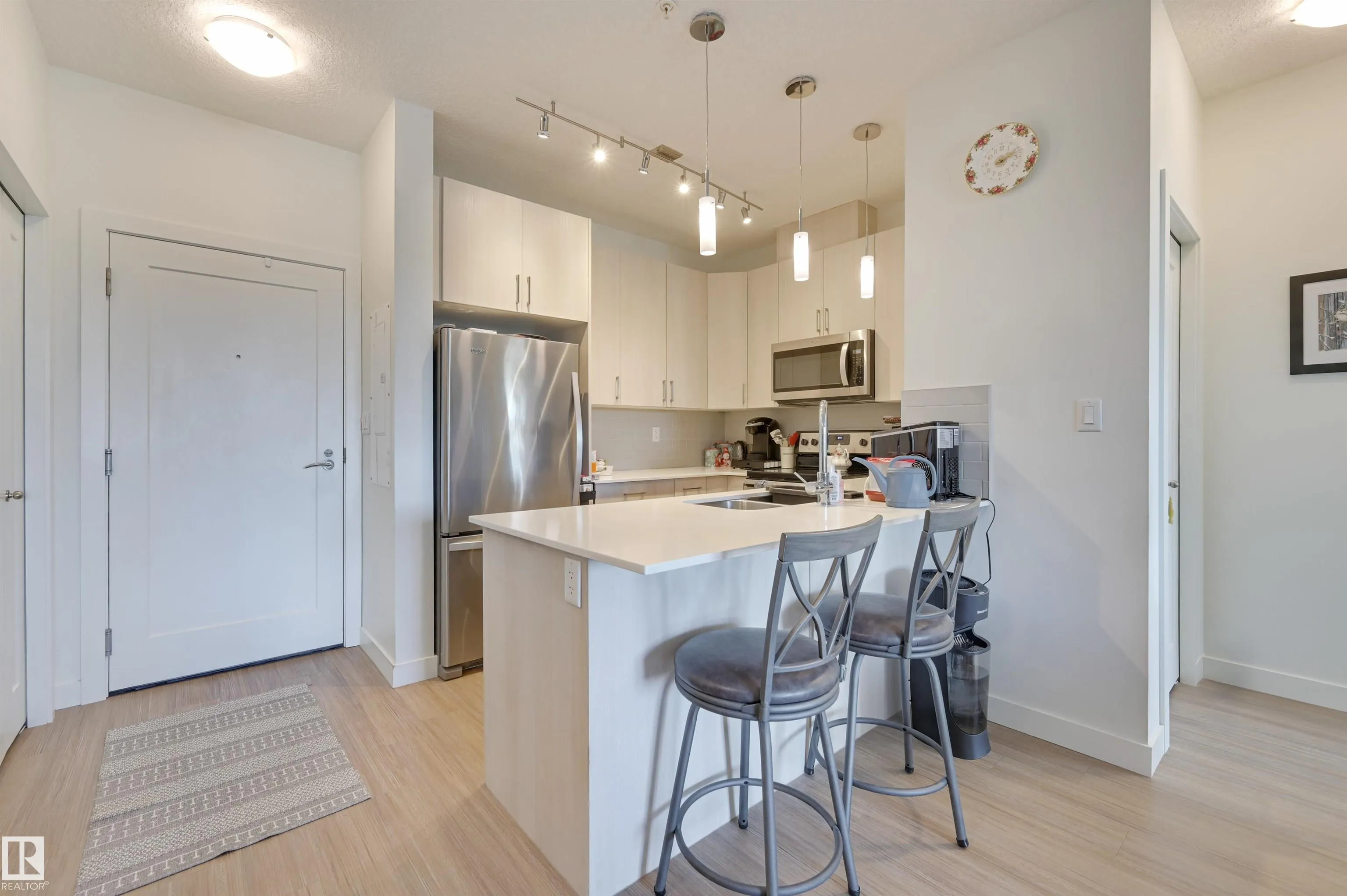 17 COLUMBIA Avenue