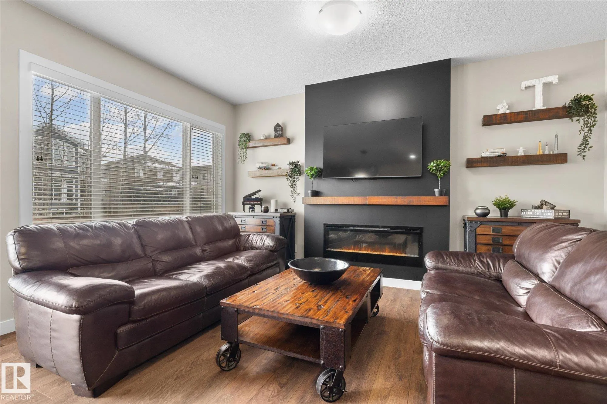 27 KINGSBURY Circle