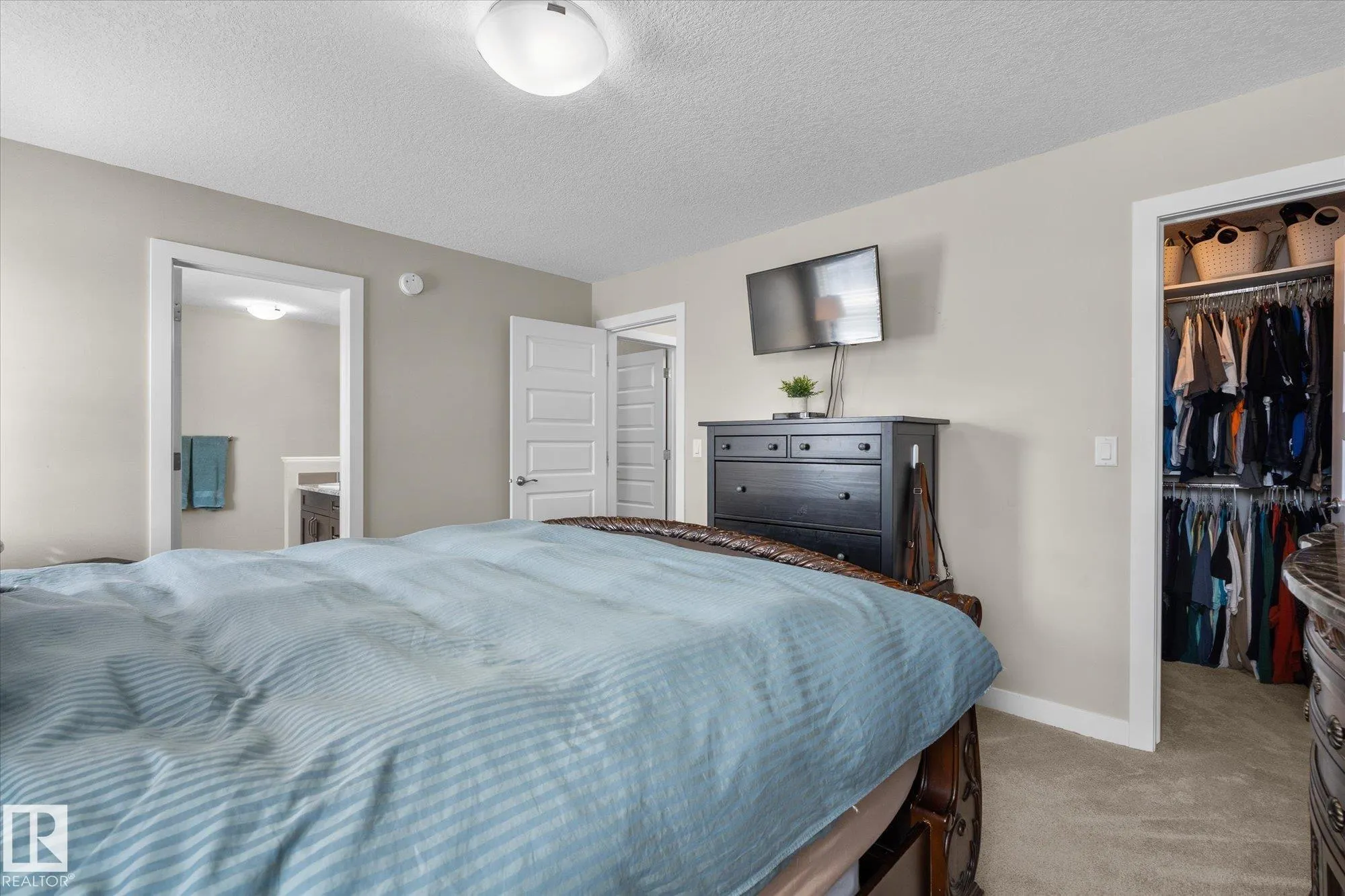 27 KINGSBURY Circle