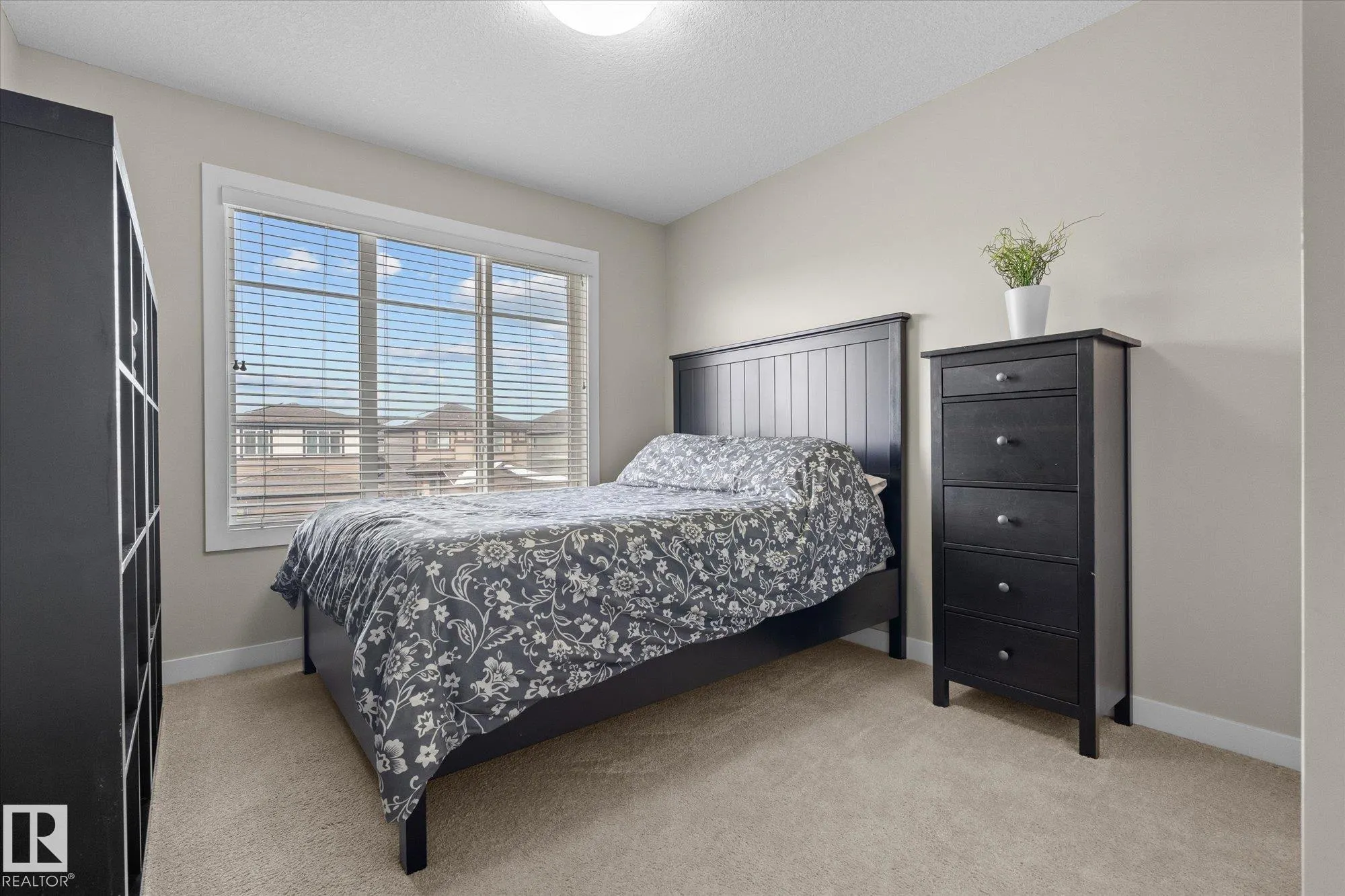 27 KINGSBURY Circle