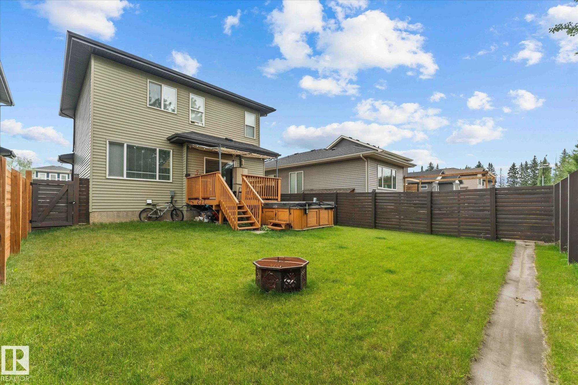 27 KINGSBURY Circle