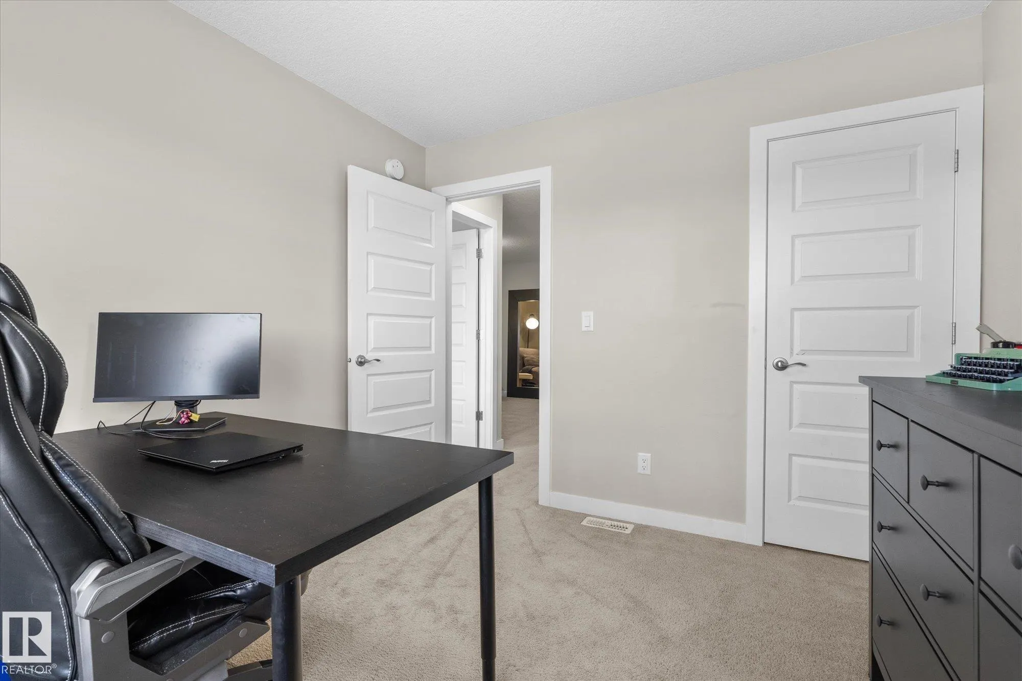 27 KINGSBURY Circle