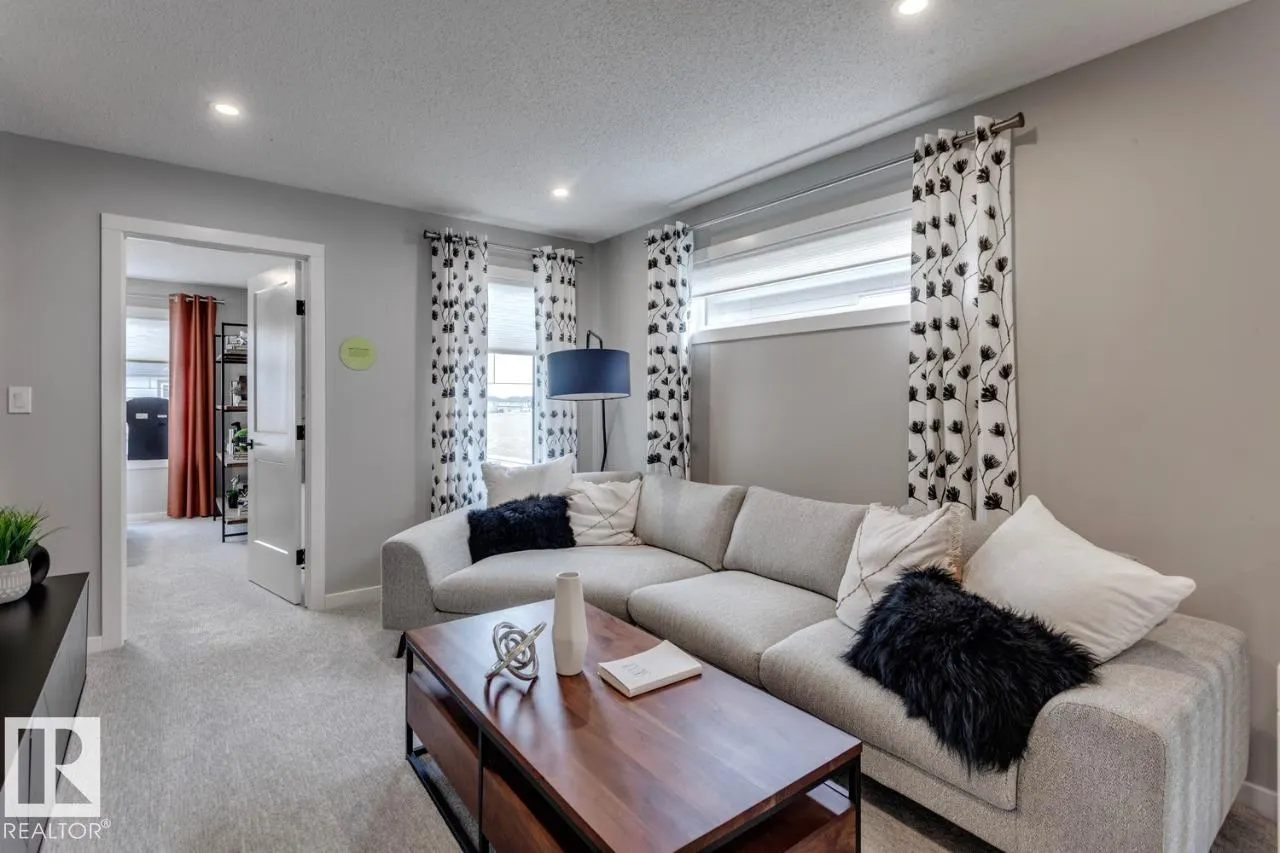 3 ASHBURY Crescent