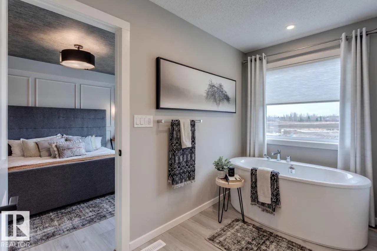 3 ASHBURY Crescent