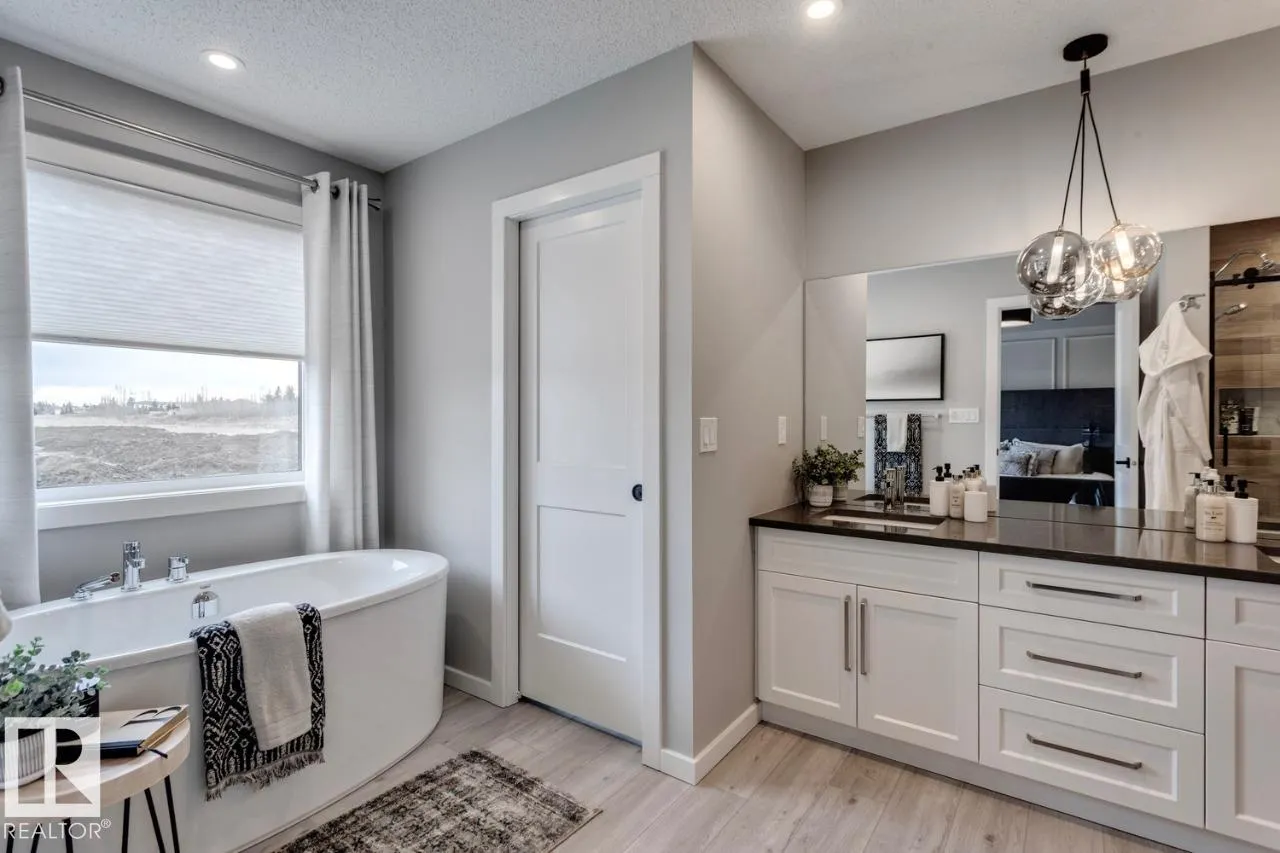 3 ASHBURY Crescent