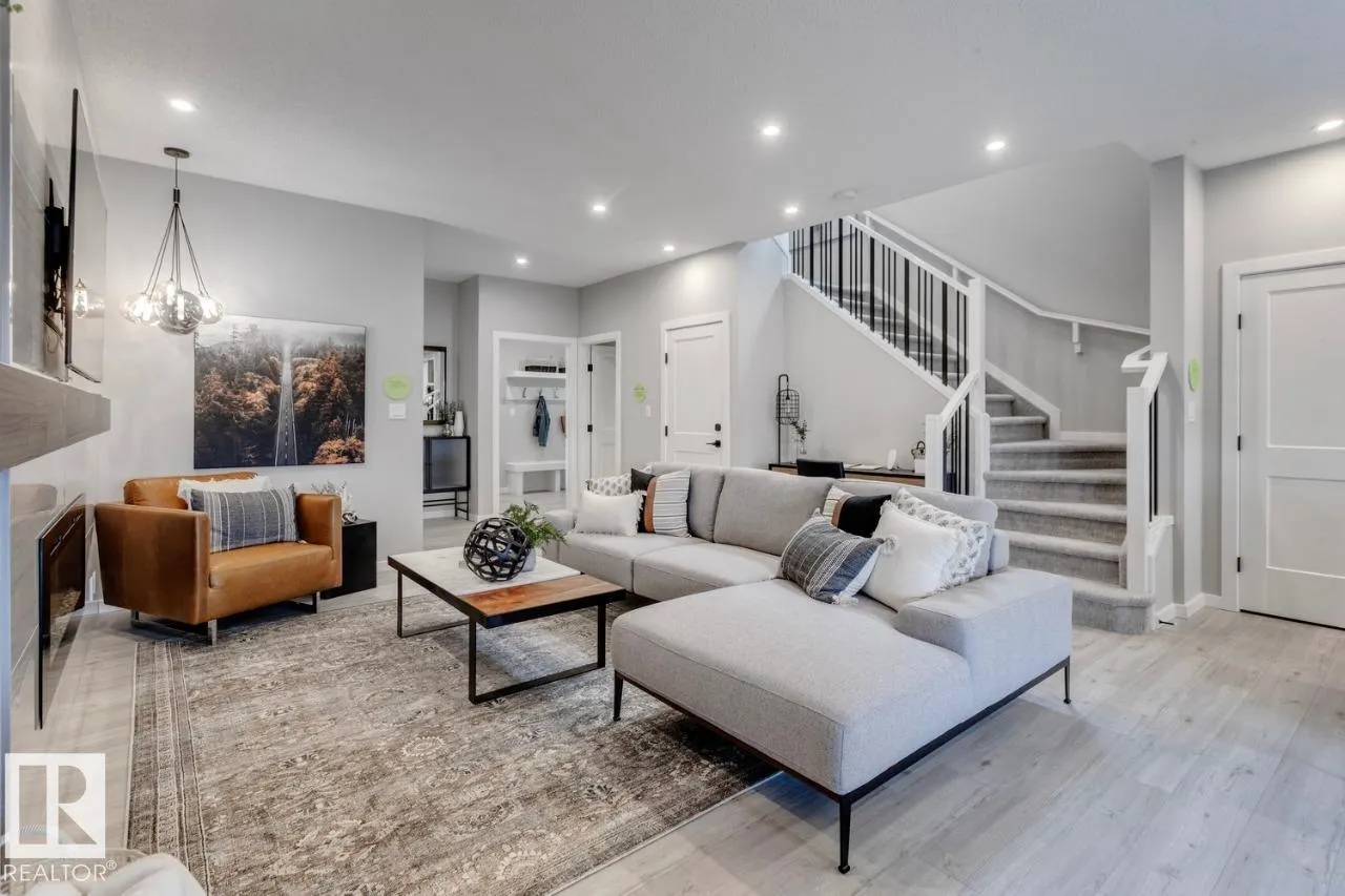 3 ASHBURY Crescent