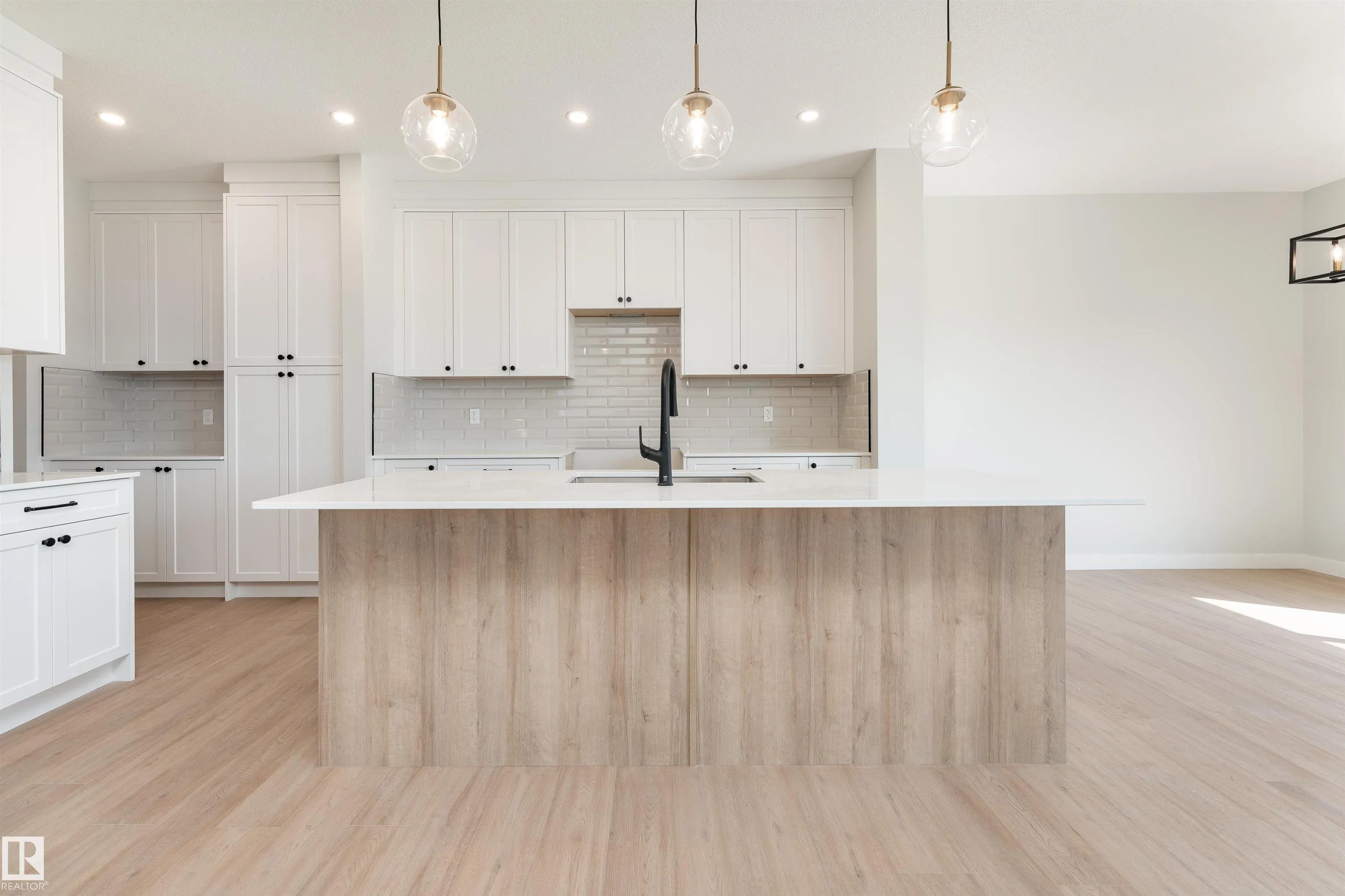 118 ELLICE Bend