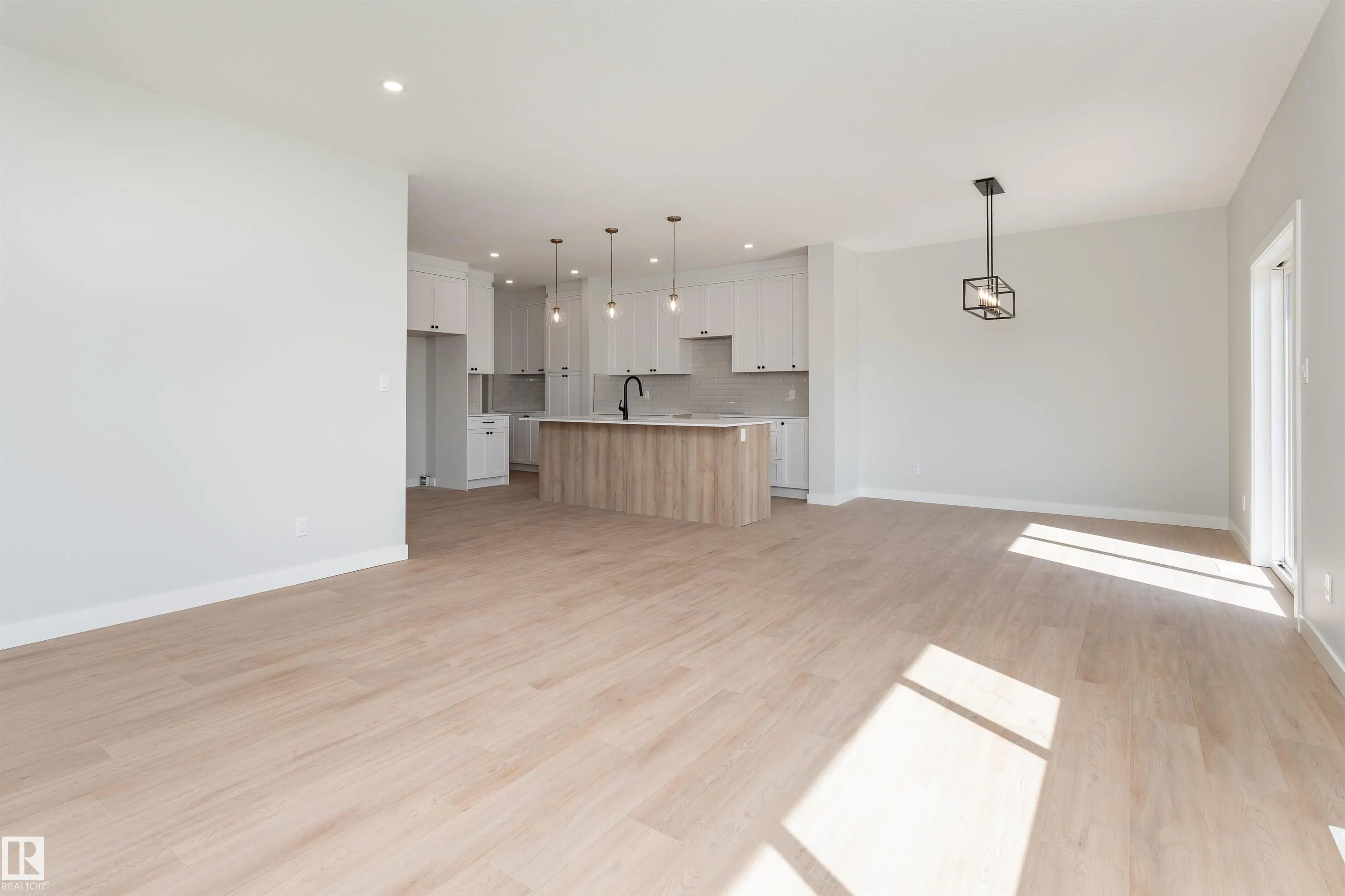 118 ELLICE Bend