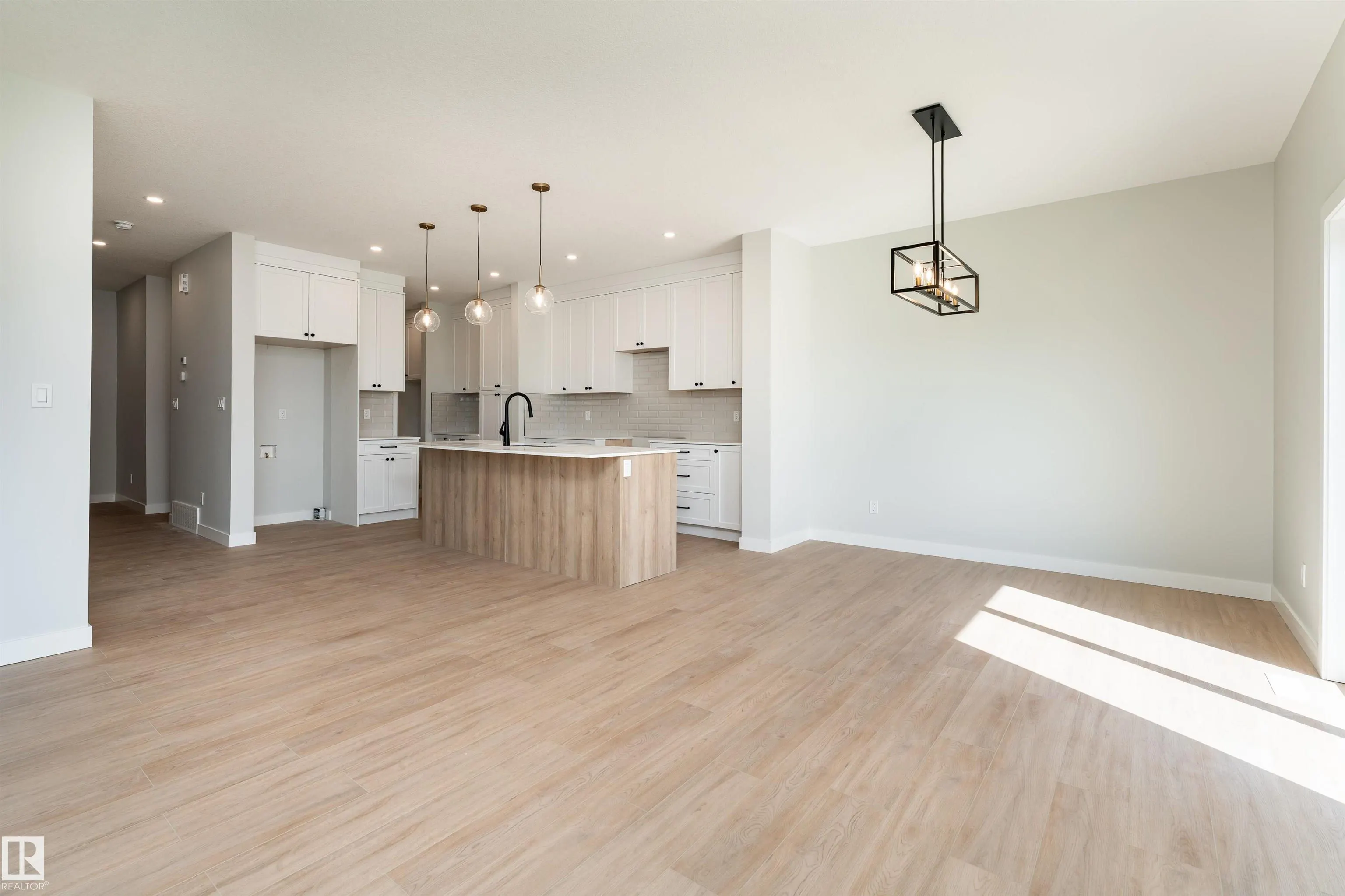 118 ELLICE Bend