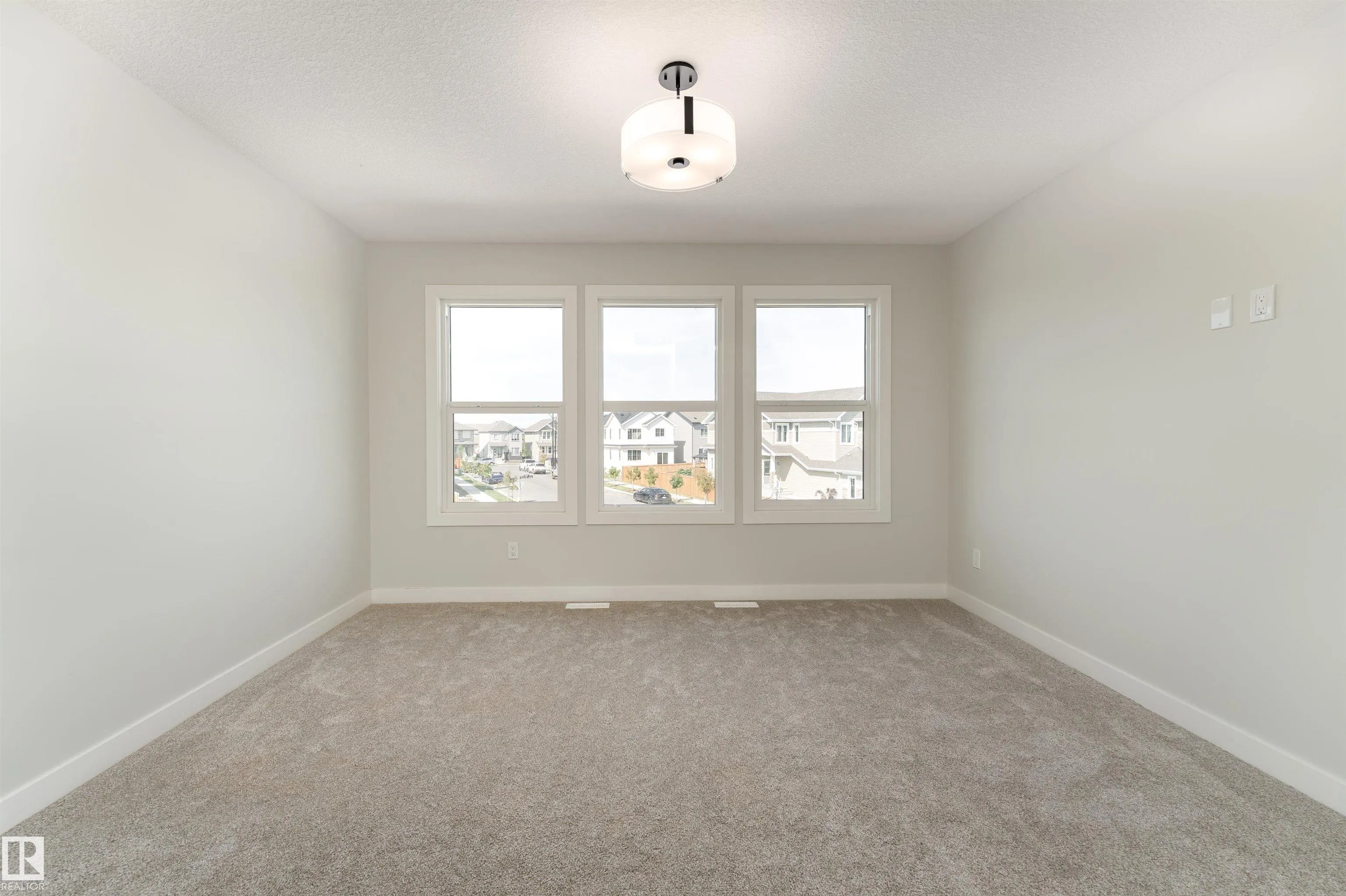 118 ELLICE Bend