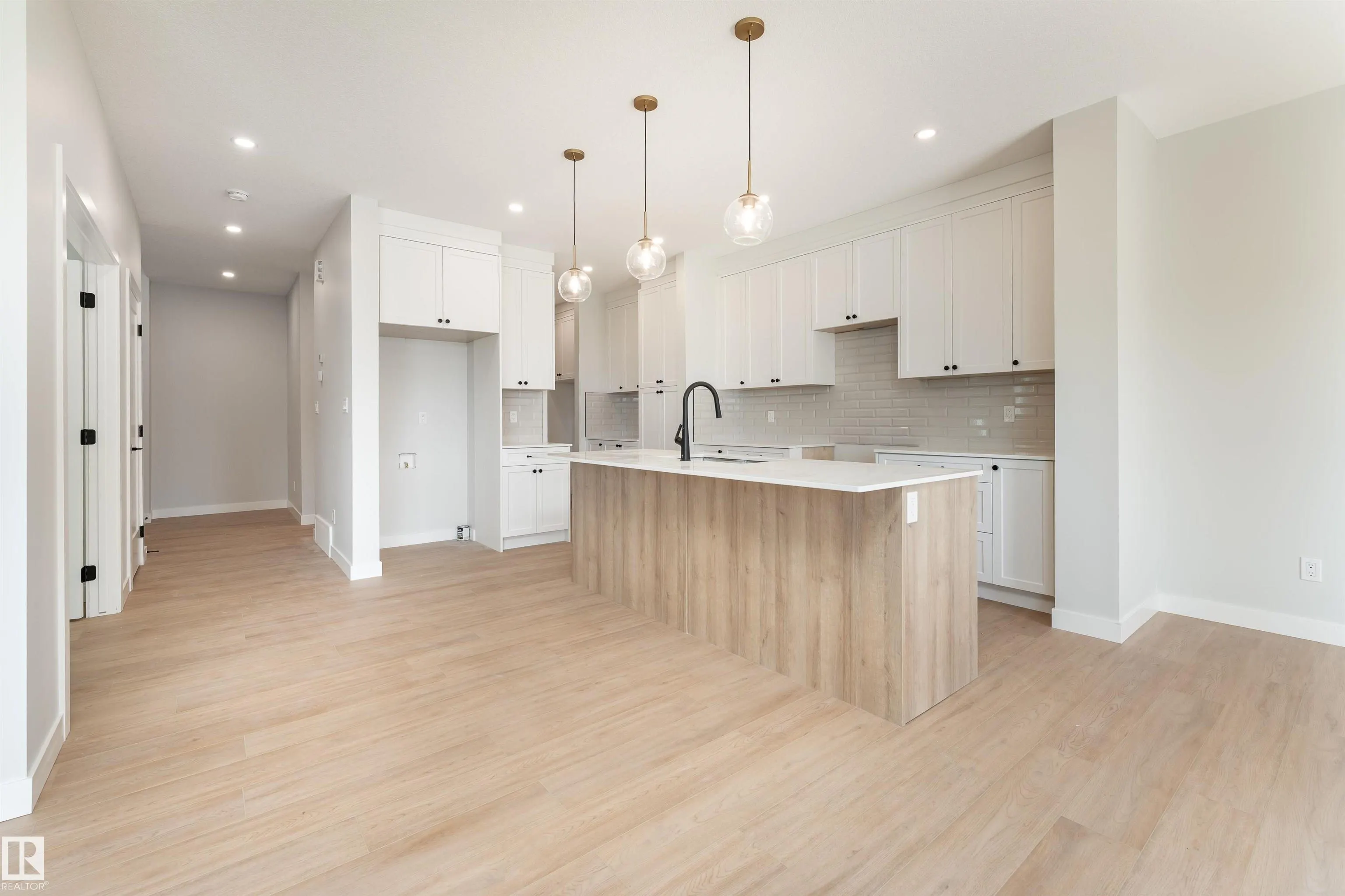 118 ELLICE Bend