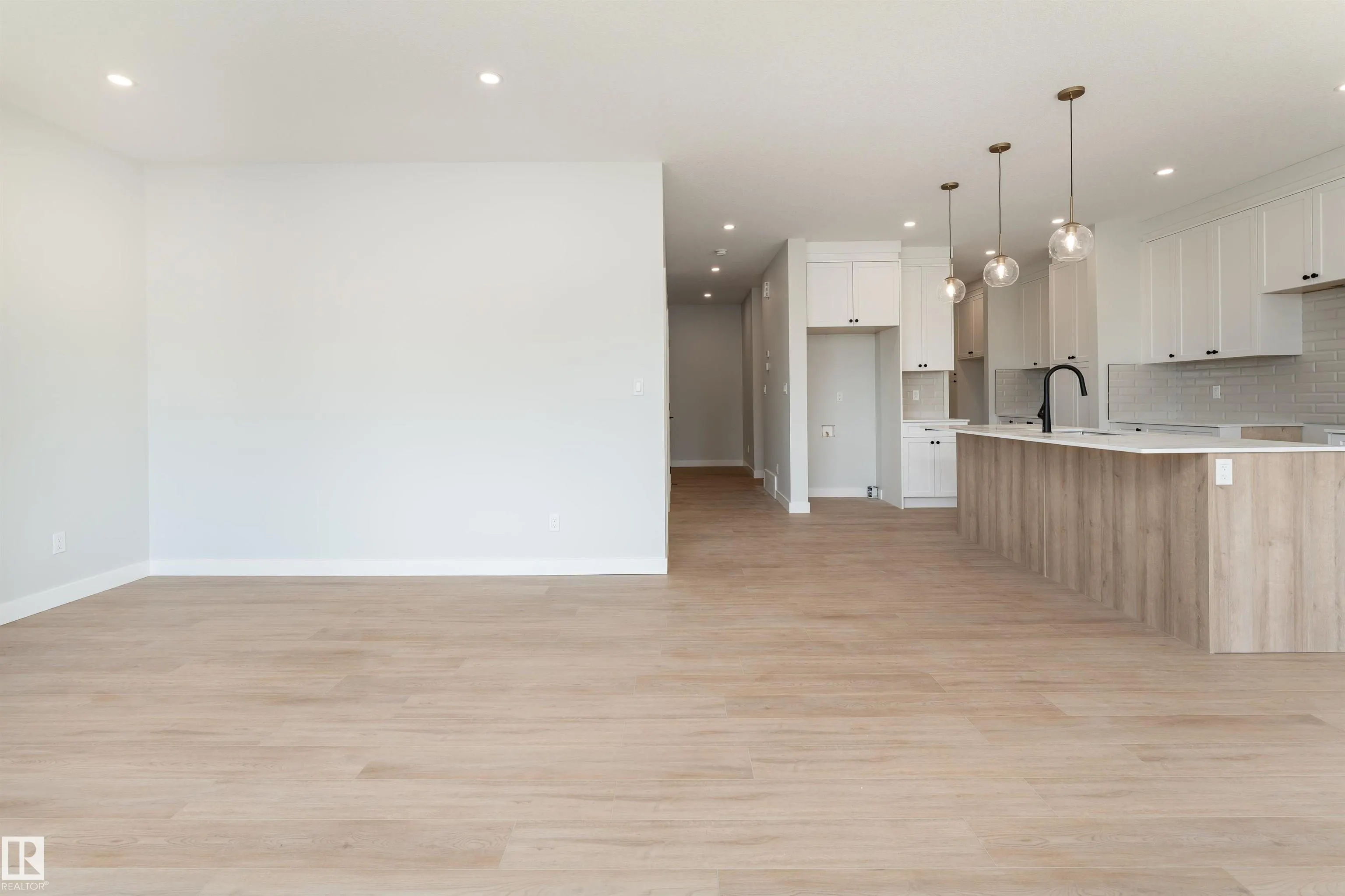 118 ELLICE Bend