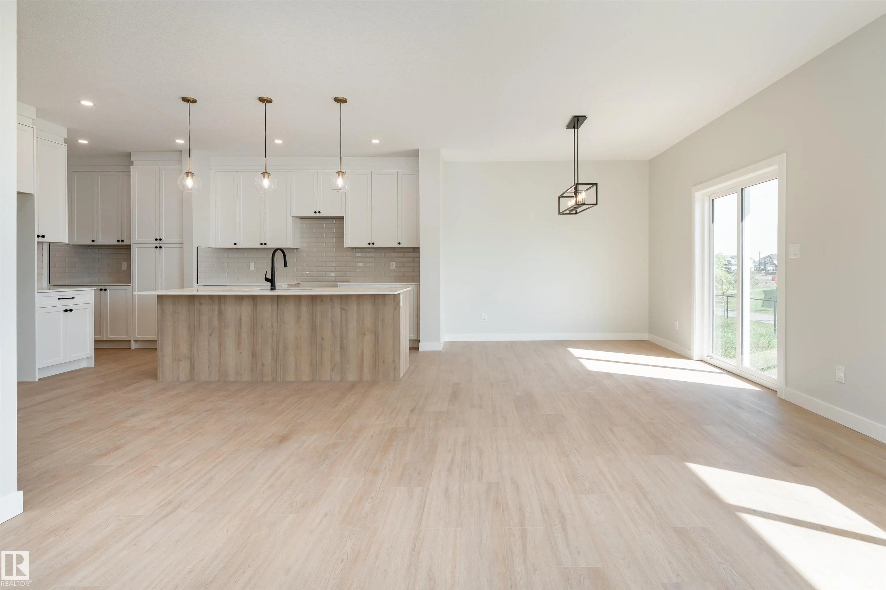 118 ELLICE Bend