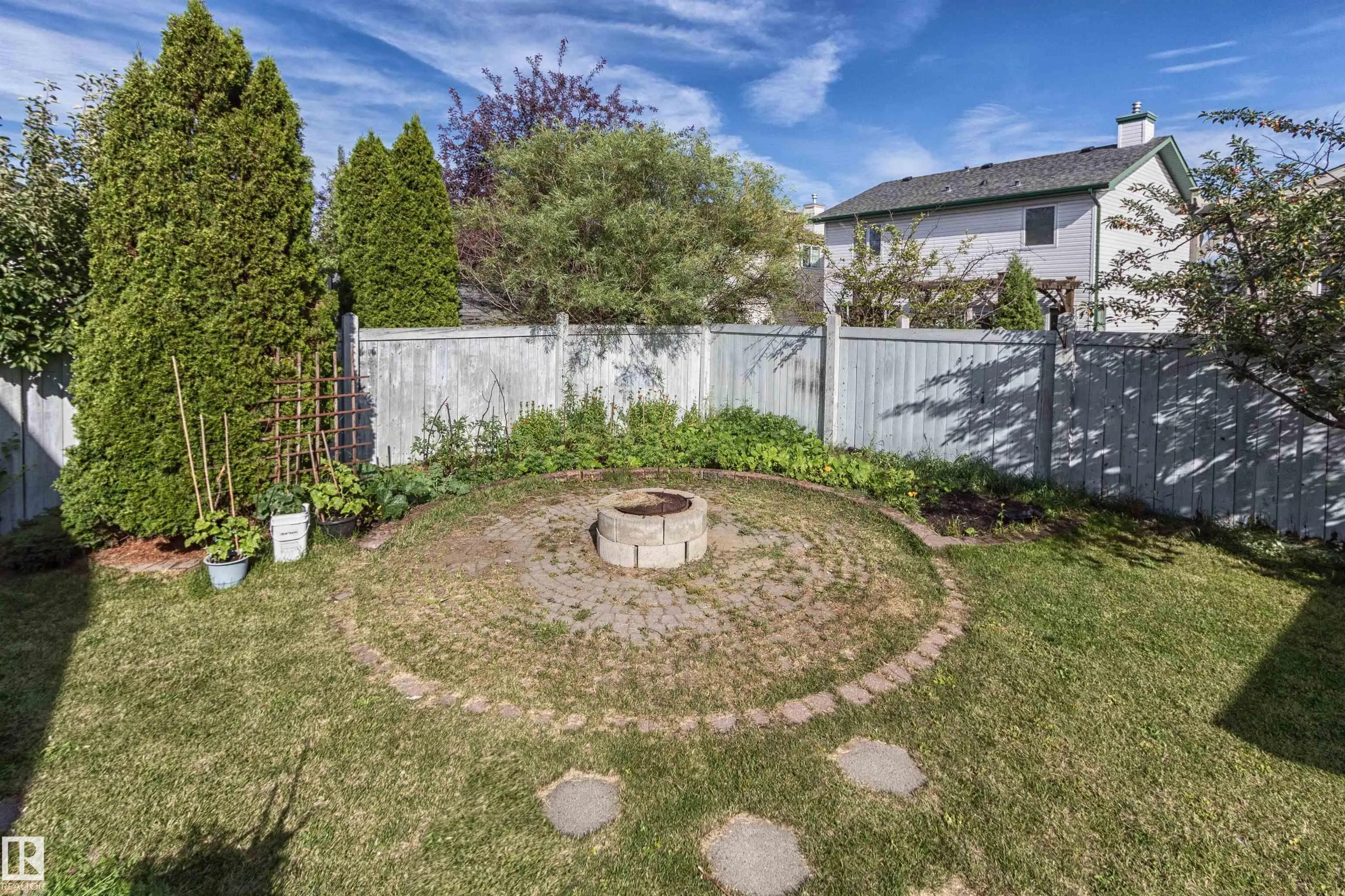 41 HAMPTON Crescent
