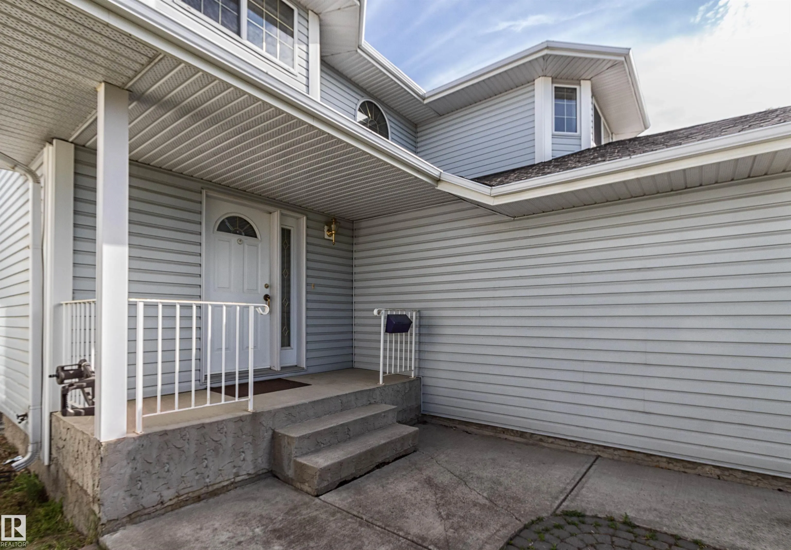 41 HAMPTON Crescent