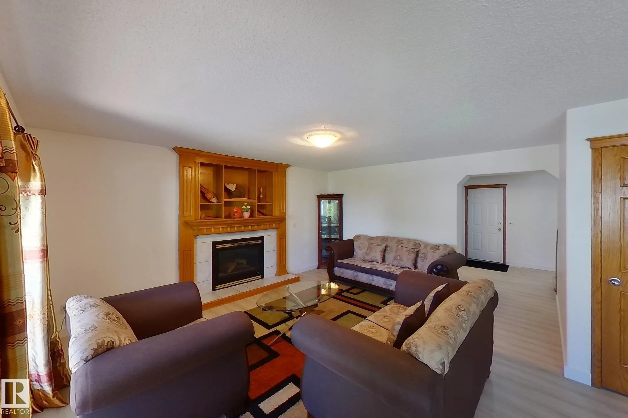 41 HAMPTON Crescent