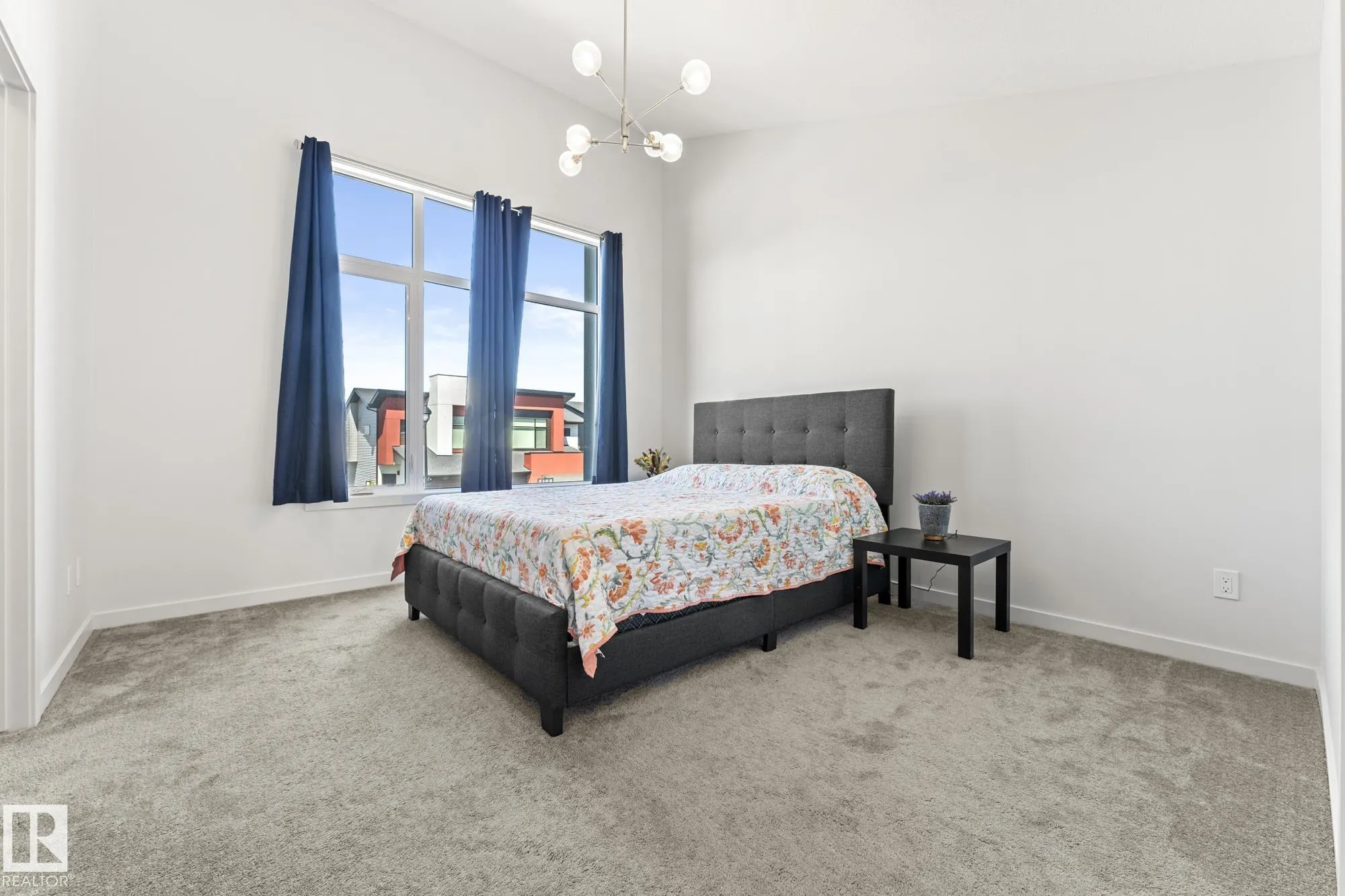 50 EDINBURGH CRT