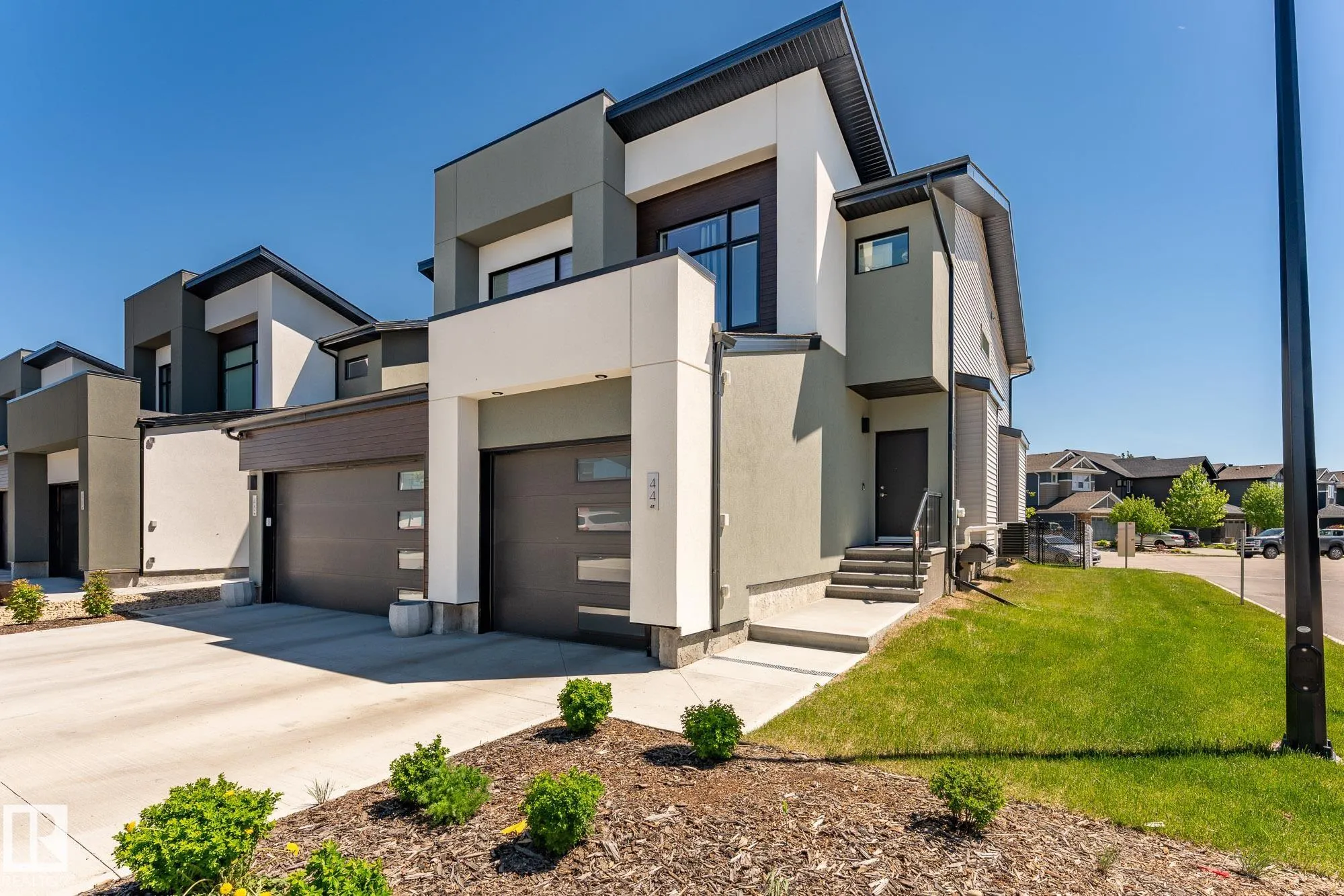 50 EDINBURGH CRT