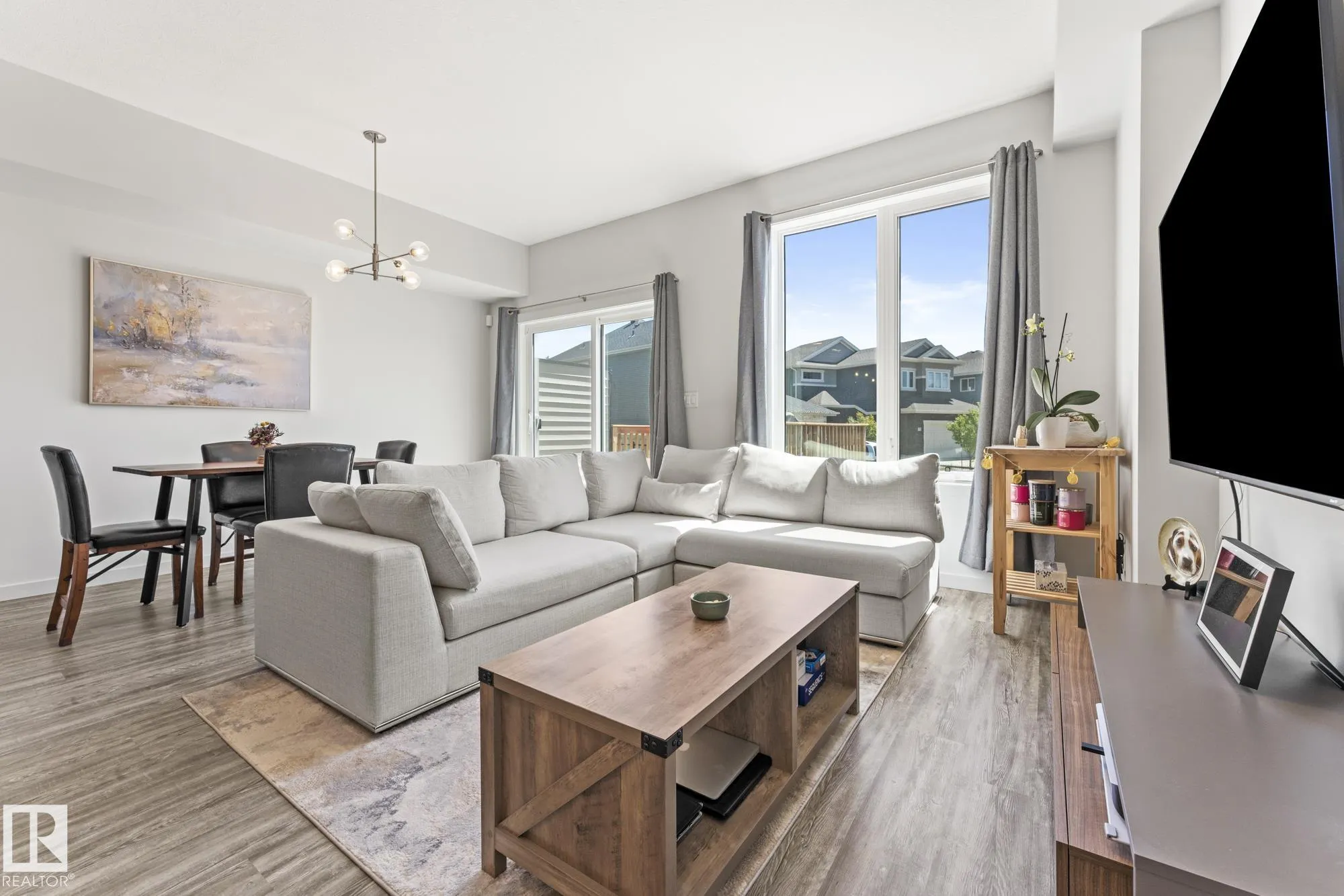 50 EDINBURGH CRT