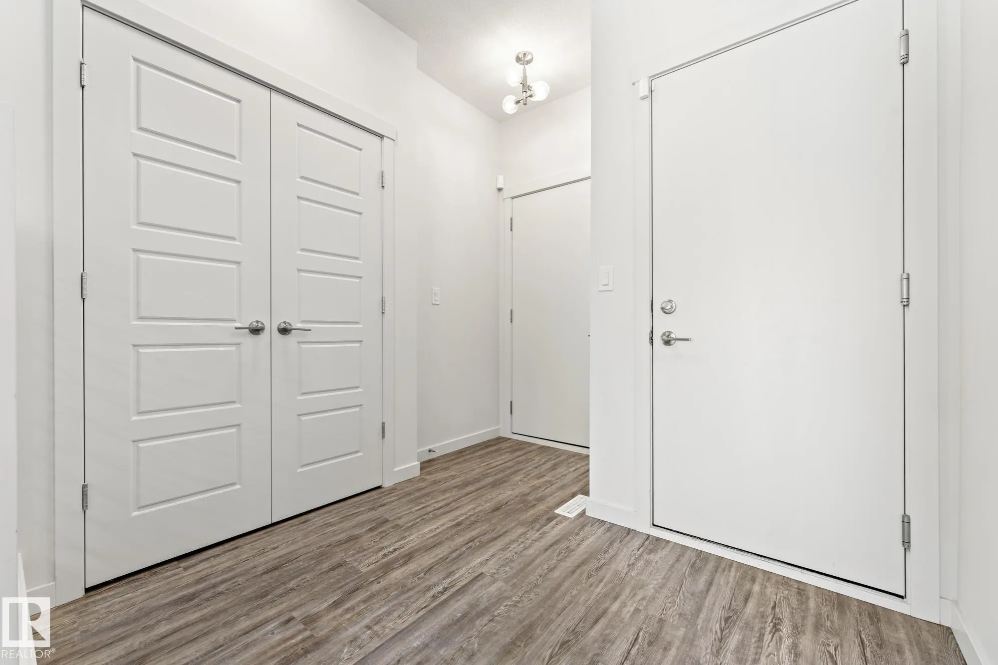 50 EDINBURGH CRT
