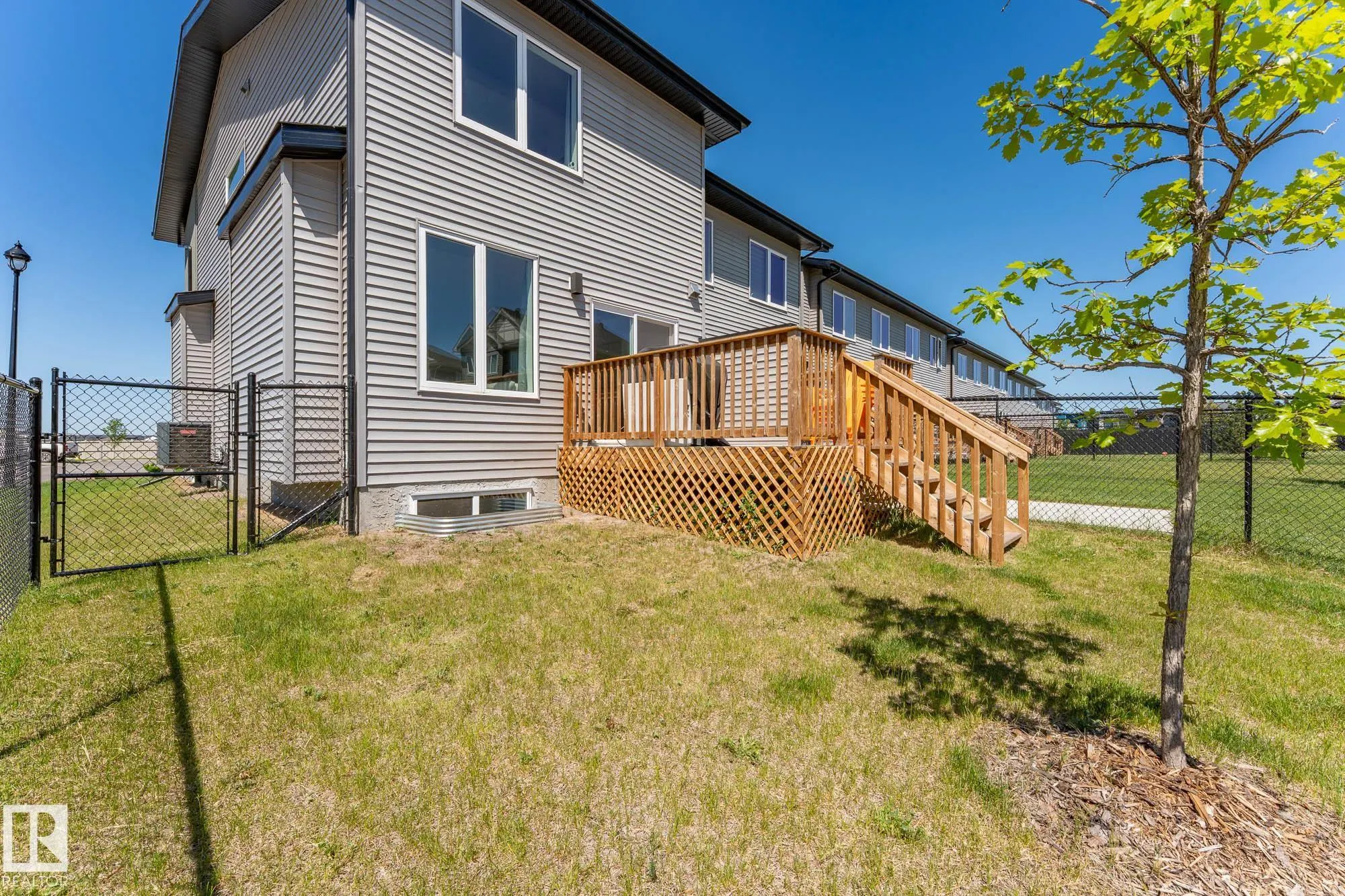 50 EDINBURGH CRT