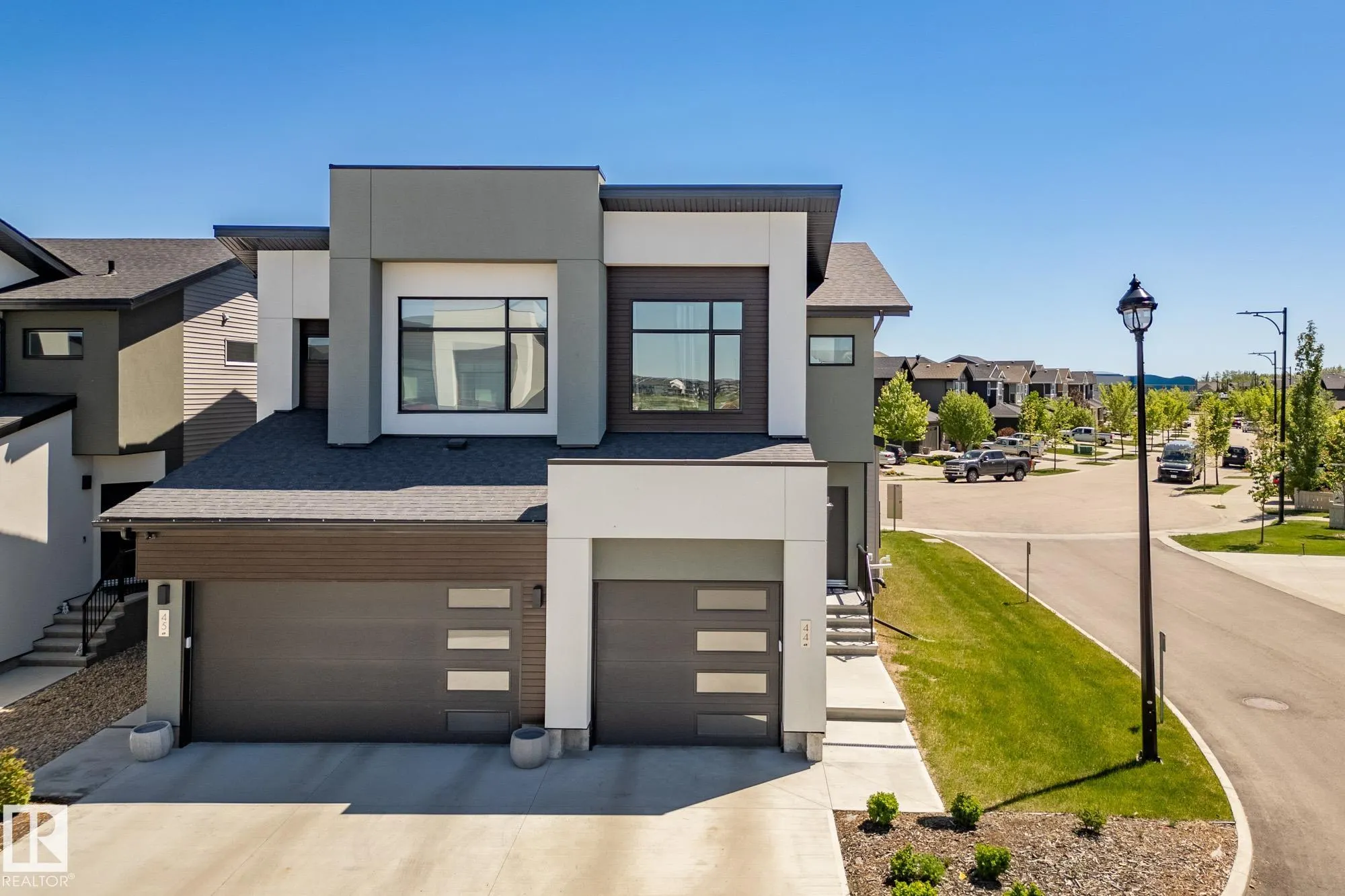 50 EDINBURGH CRT