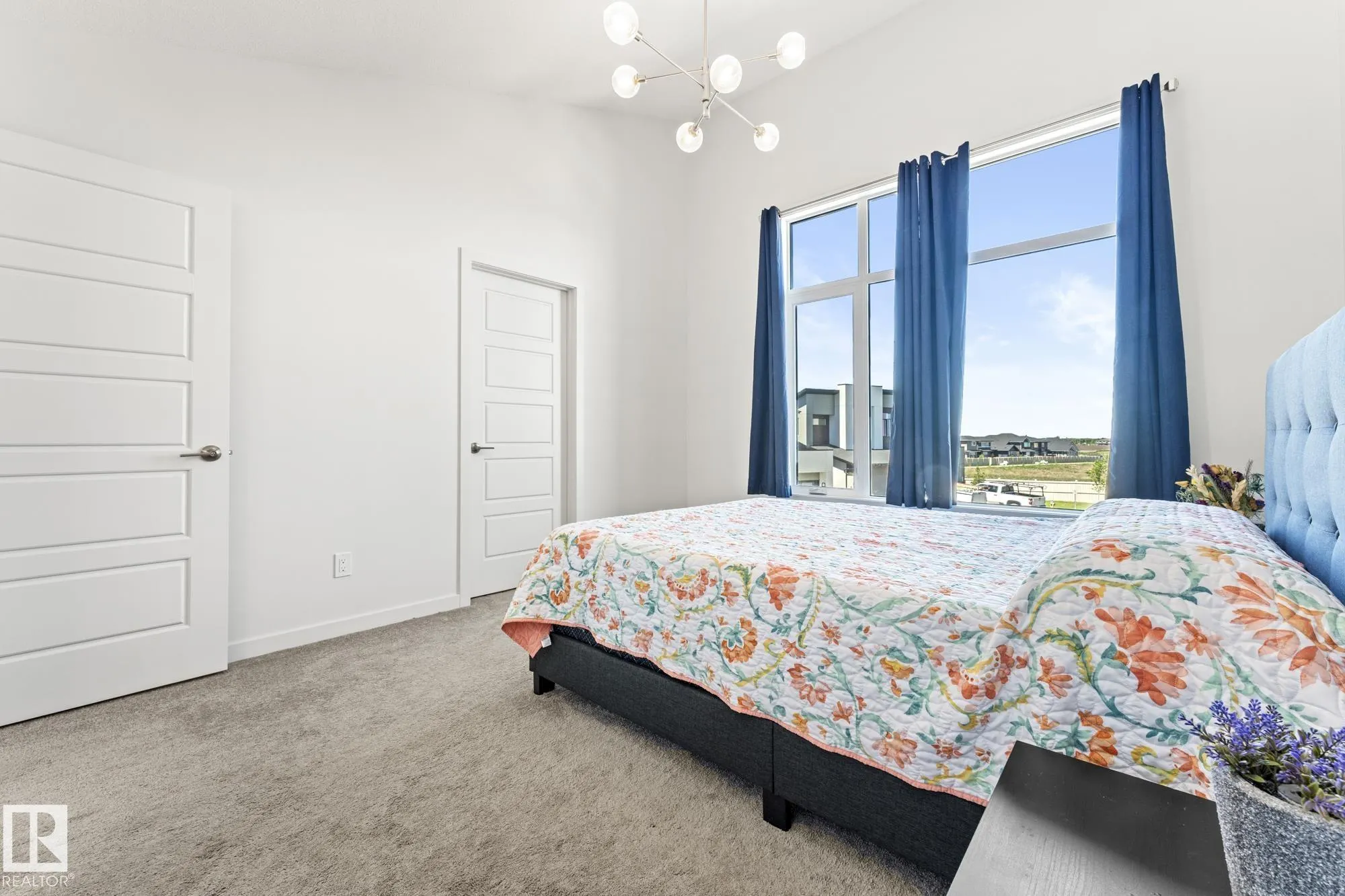50 EDINBURGH CRT