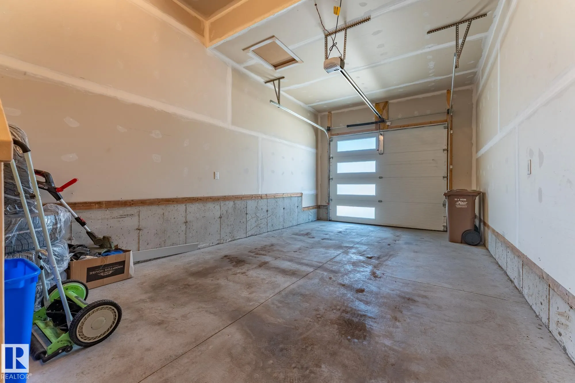 50 EDINBURGH CRT